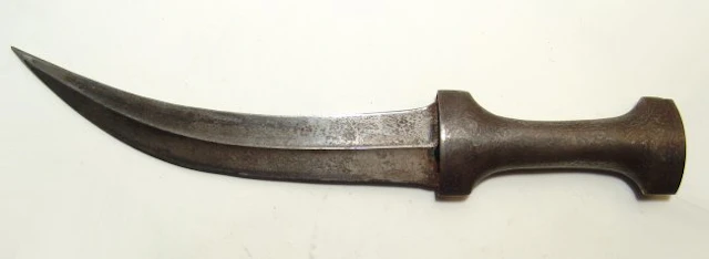 A Persian curved dagger with scabbard, 19th Century