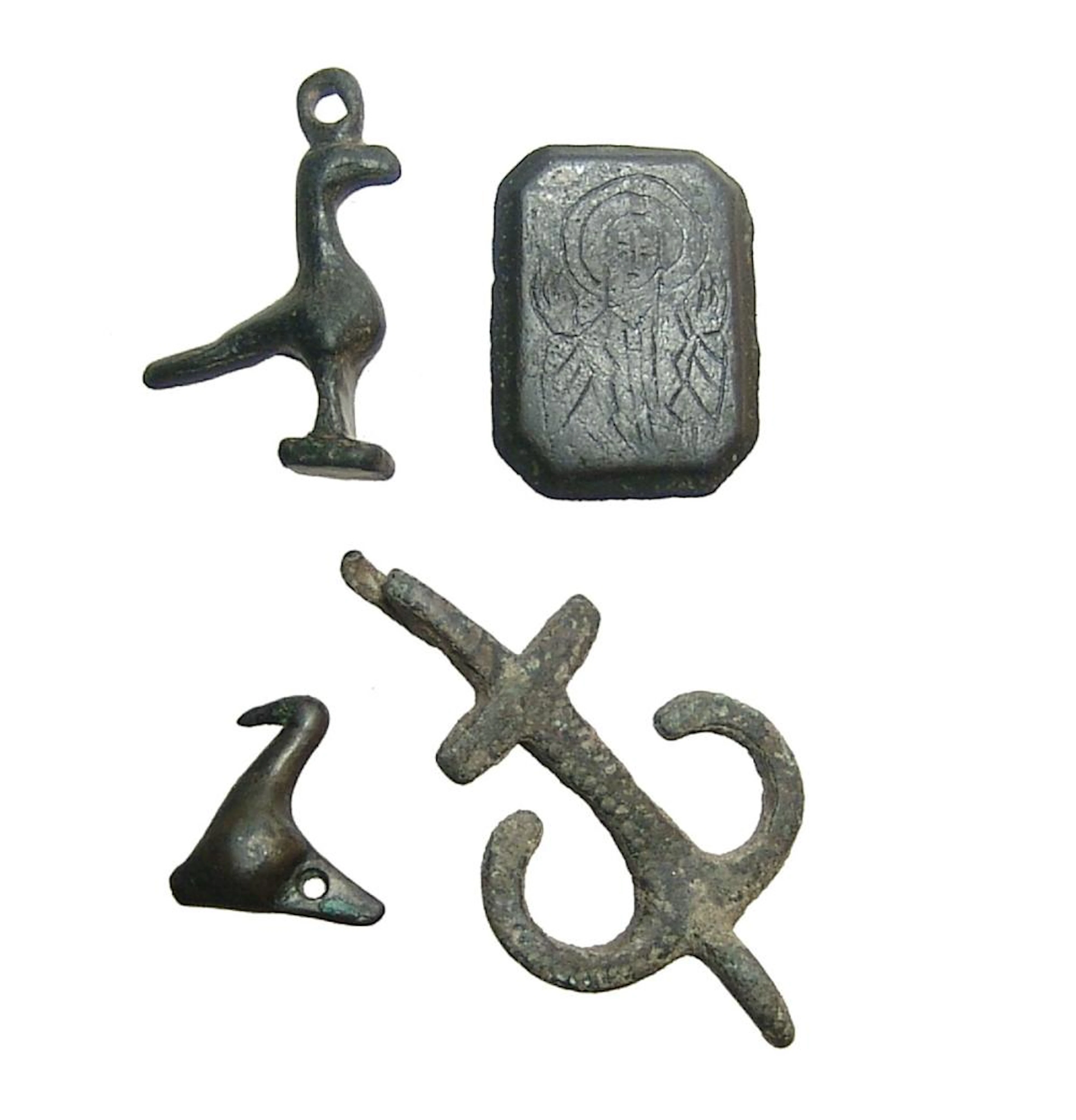 A lot of 4 ancient bronze objects