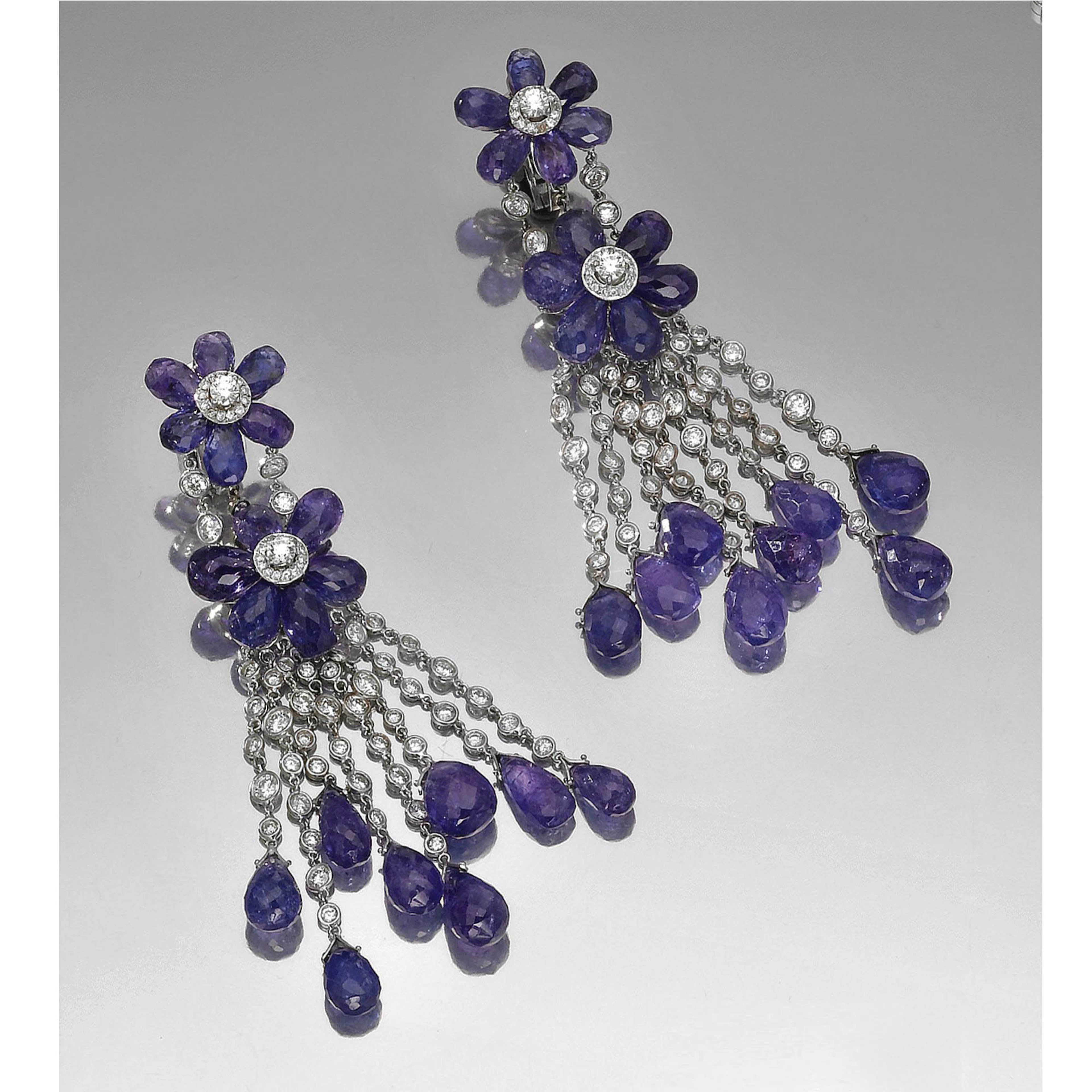 / paio di orecchini pendenti con tanzanite e diamanti