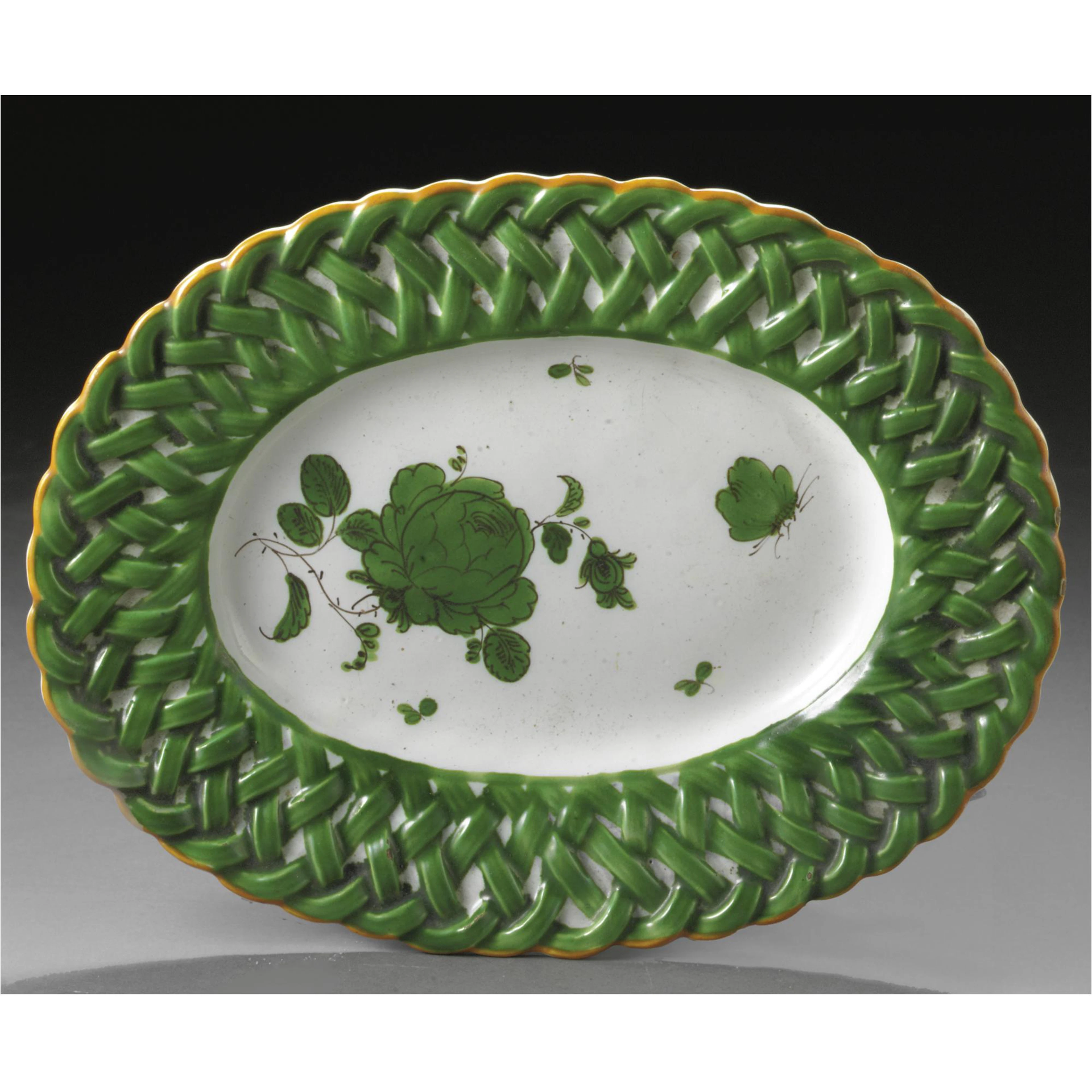 Tre piatti diversi in ceramica