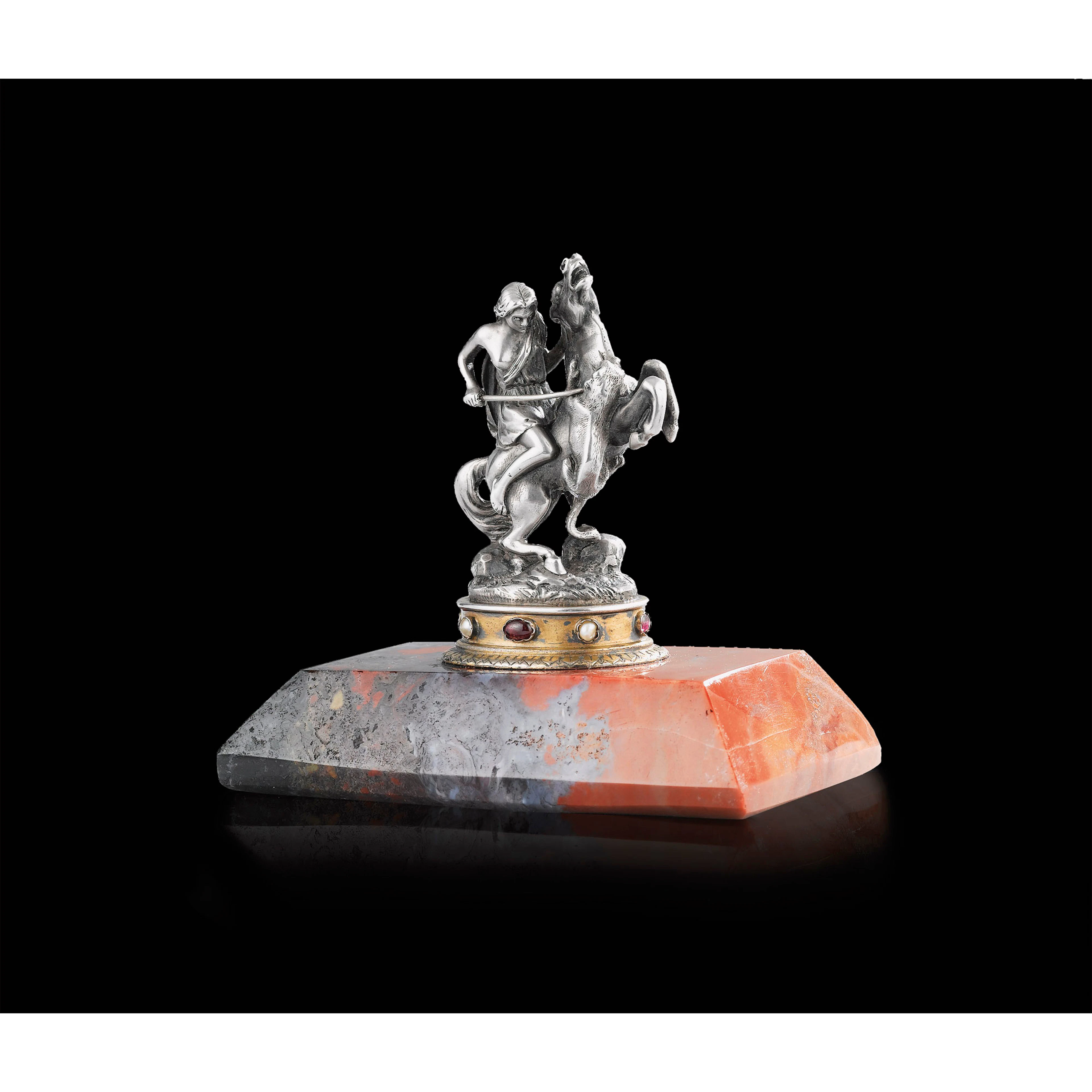 Presse-papier en argent et vermeil représentant une amazone chassant le tigre par Jules Wièse, Paris, vers 1860