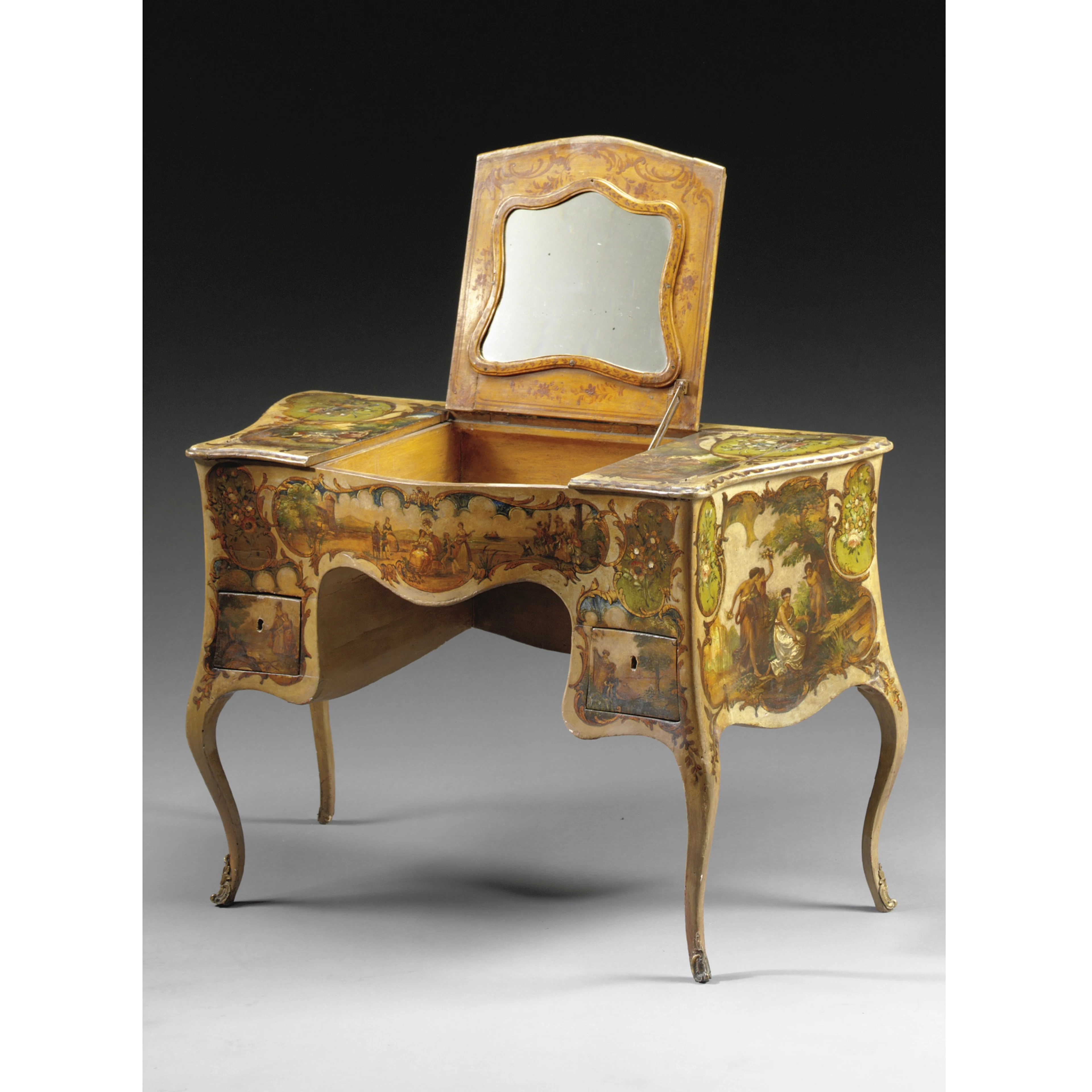 Toilette in legno dipinto e laccato