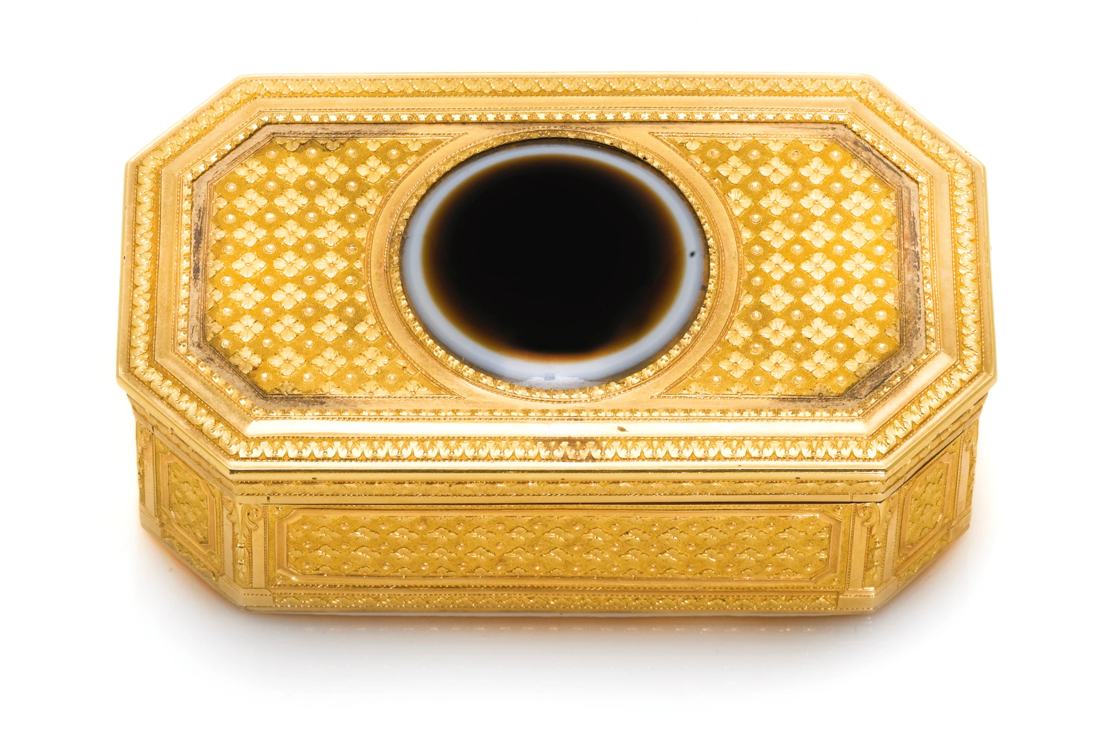 A two-colour gold and agate snuff box, Charles Ouizille, Paris, 1789-1793