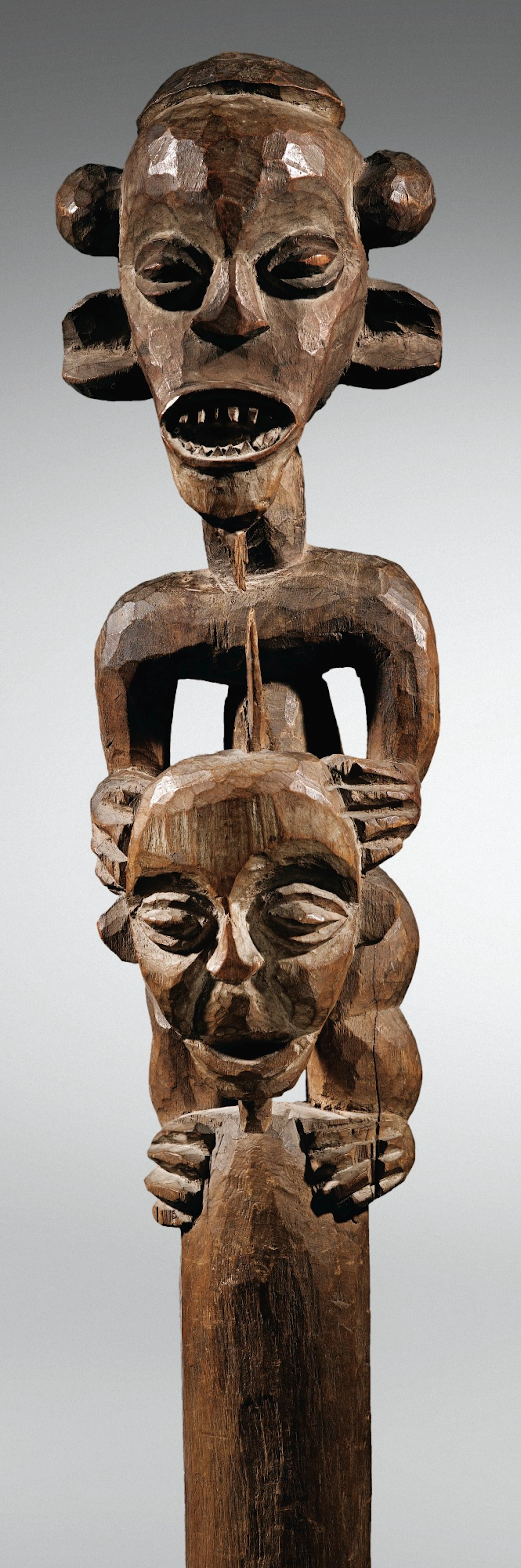 EMBLÈME DE LA SOCIÉTÉ LEFEM, PAR L'ATELIER D'ATEU ATSA, BANGWA OCCIDENTAUX
