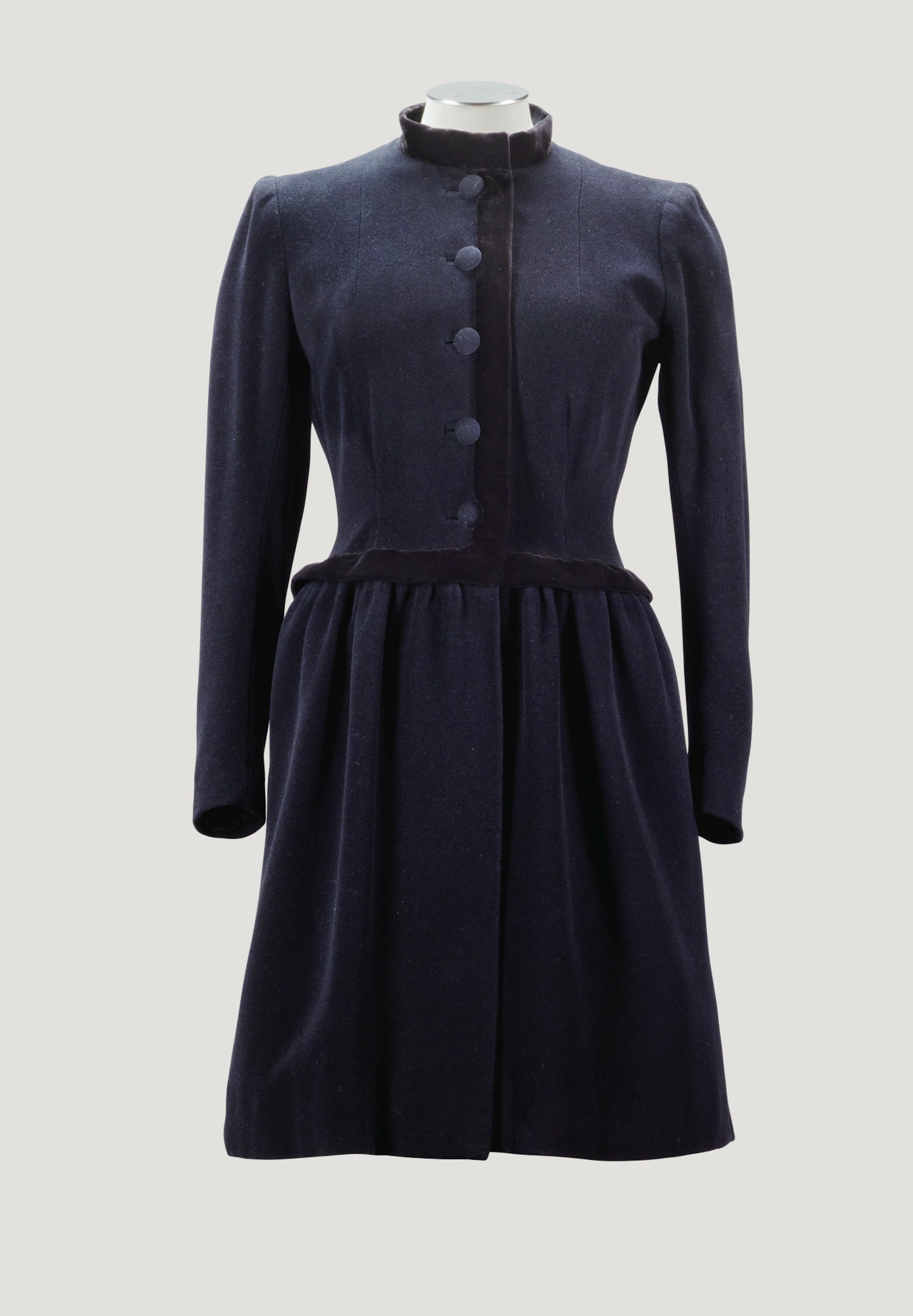 Manteau en drap de laine et velours noir