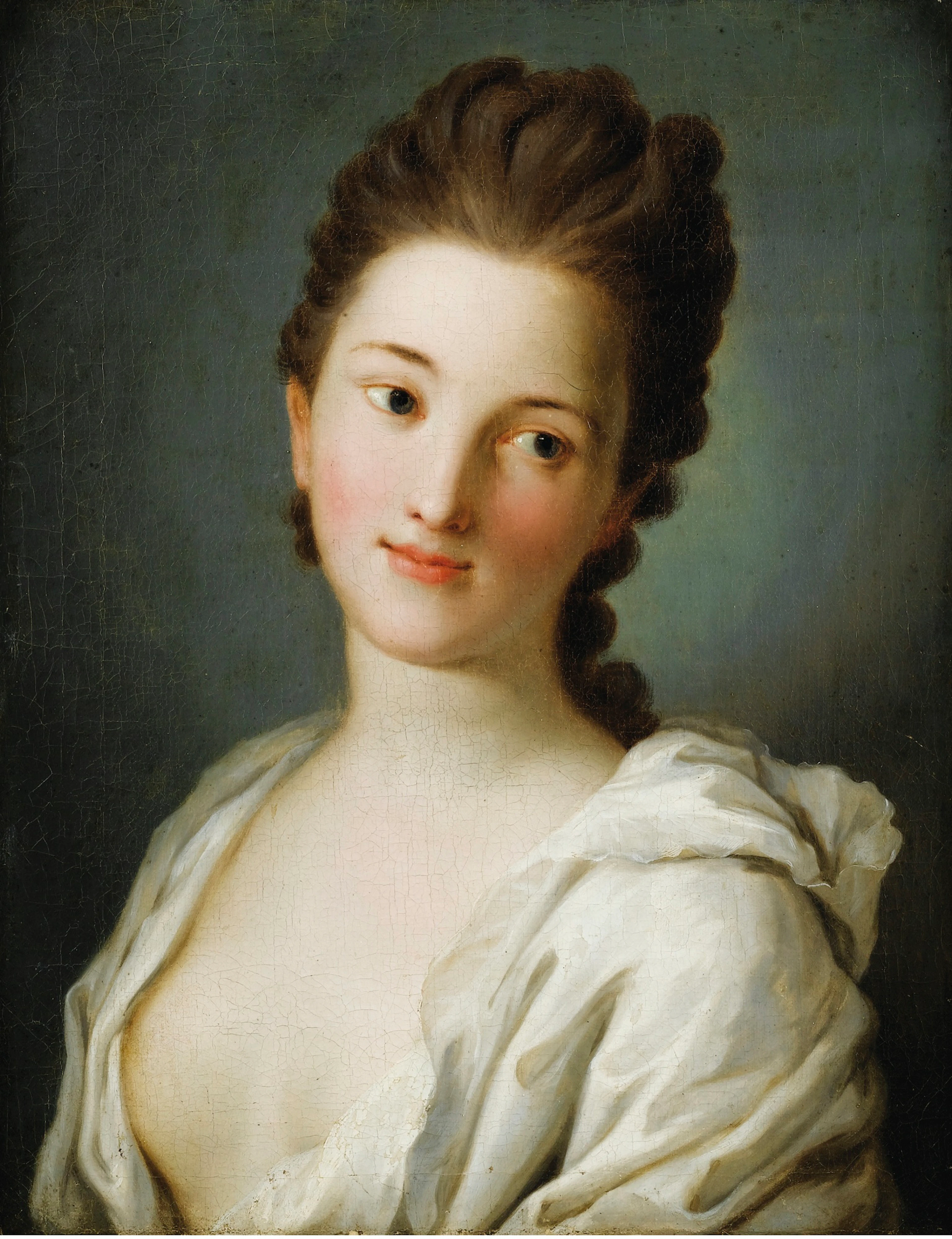 Portrait de femme au vêtement blanc