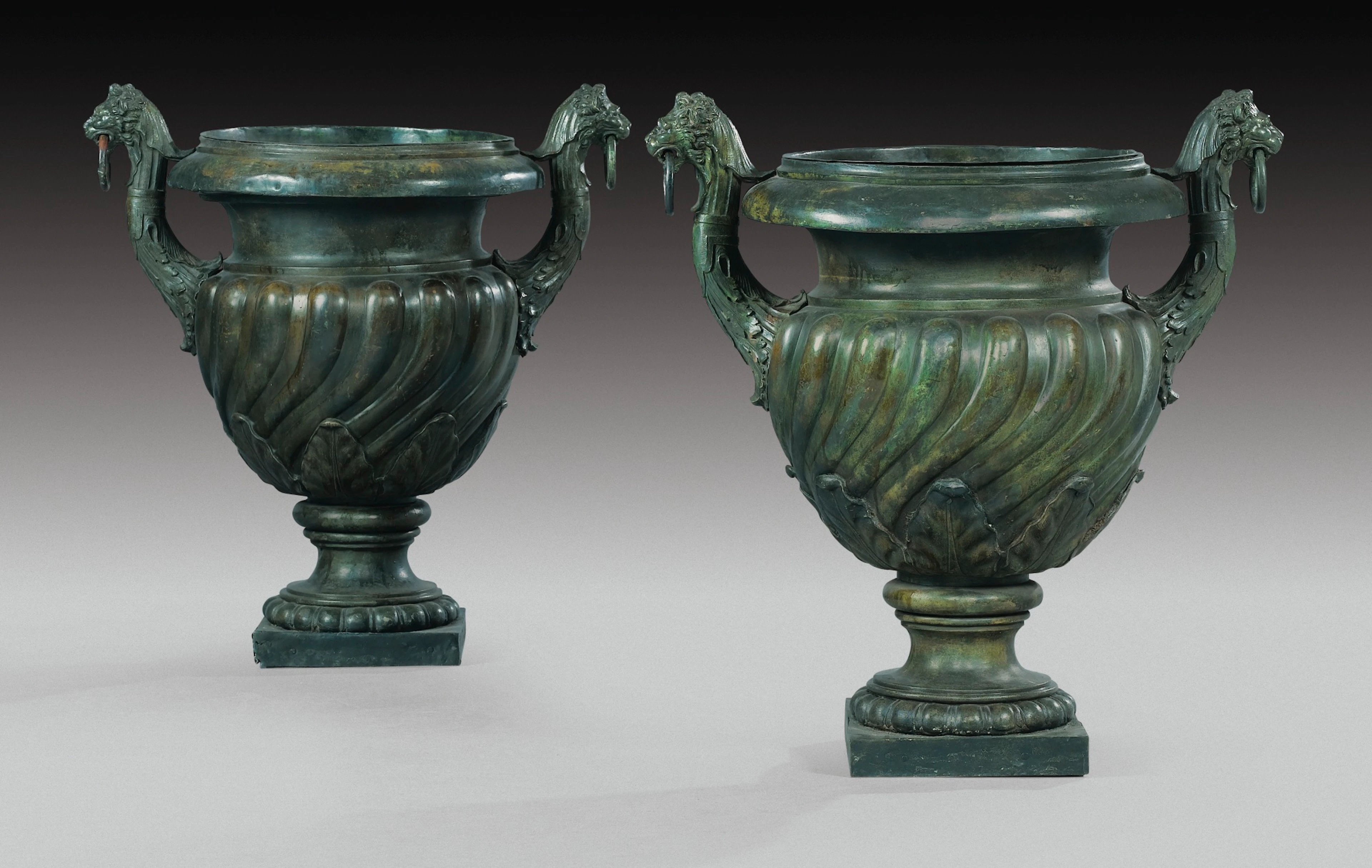 Paire de vases de jardin en bronze d'époque louis xiv, vers 1680