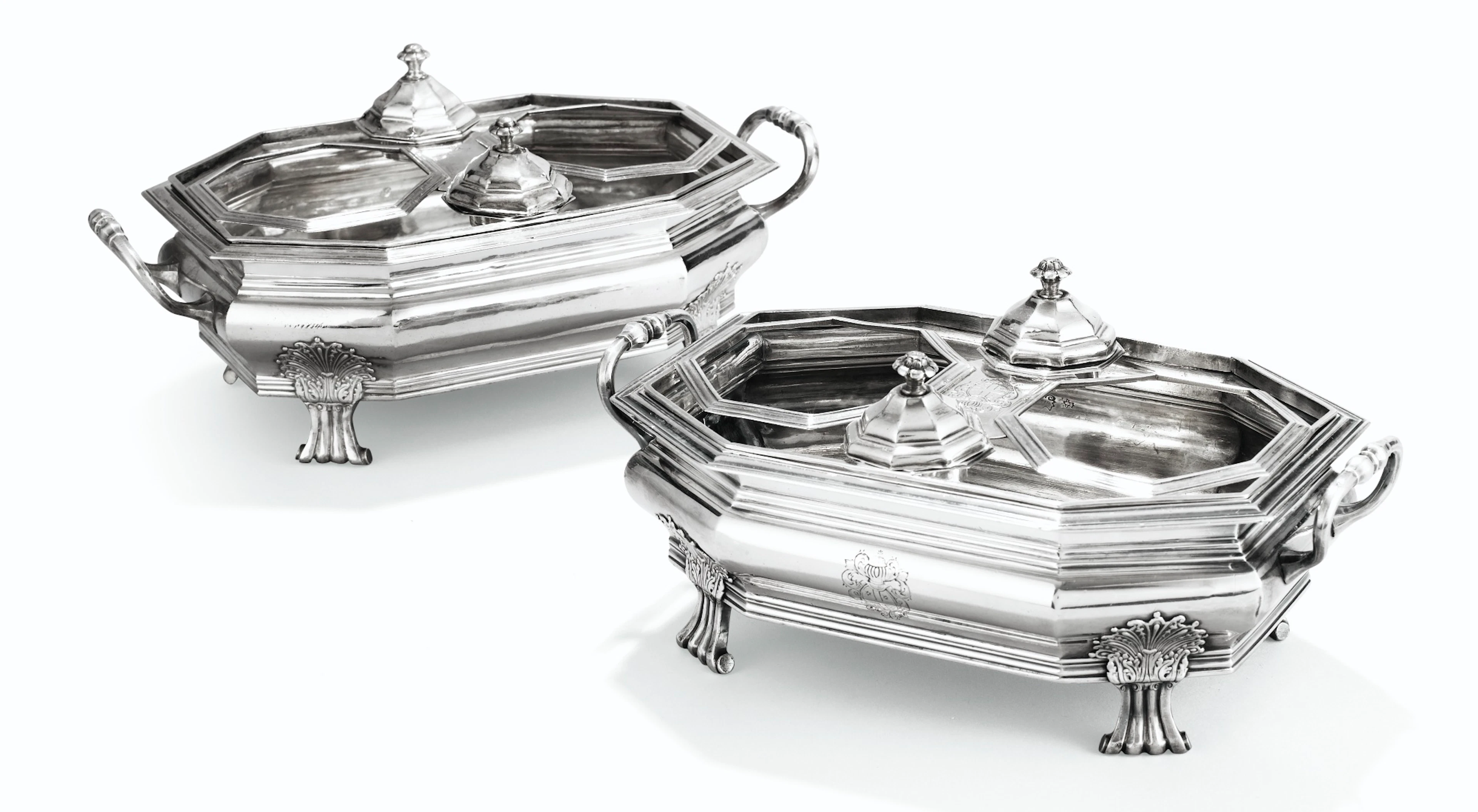 DEUX BASSINS D'HUILIER EN ARGENT FORMANT PAIRE PAR RÉMI CHATRIA, PARIS