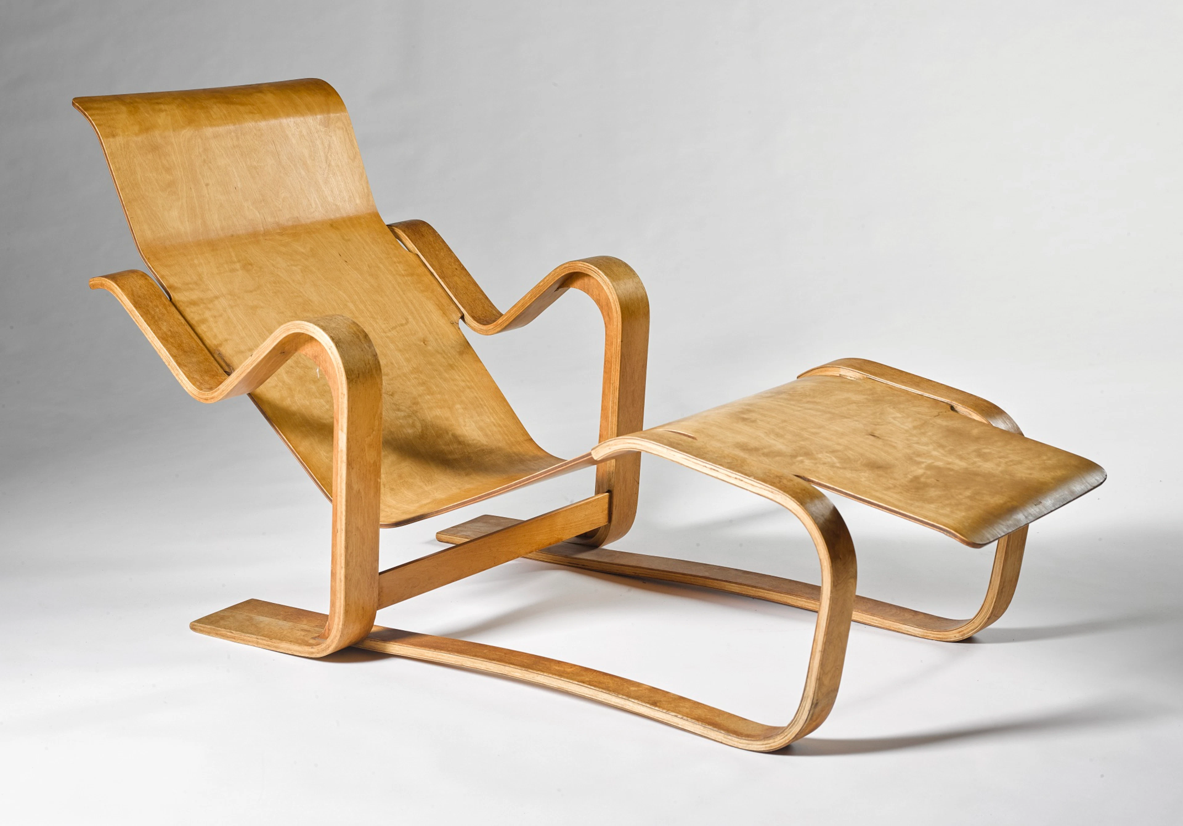 Early 'Isokon Long Chair'