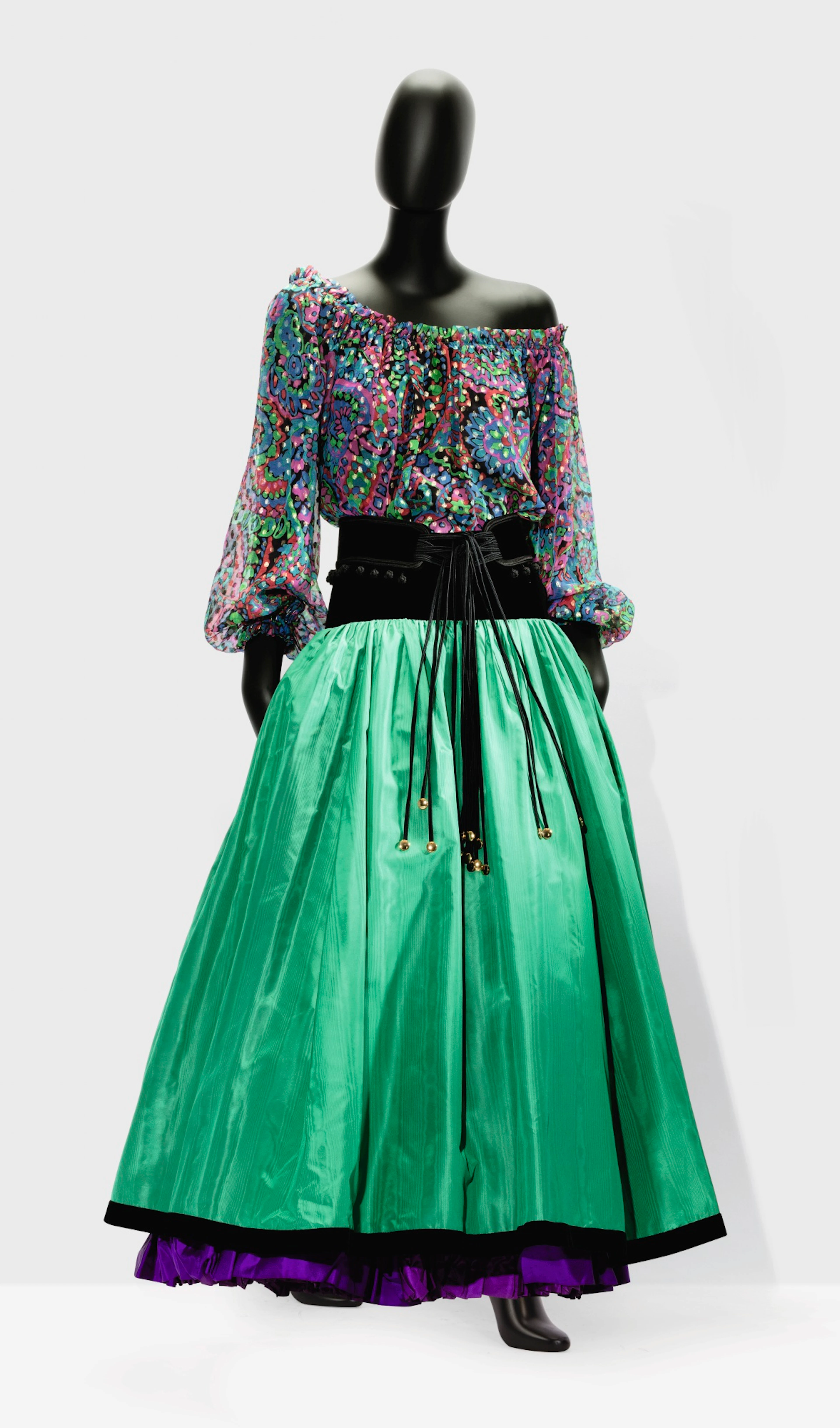 YVES SAINT LAURENT, AUTOMNE-HIVER 1976-1977 |