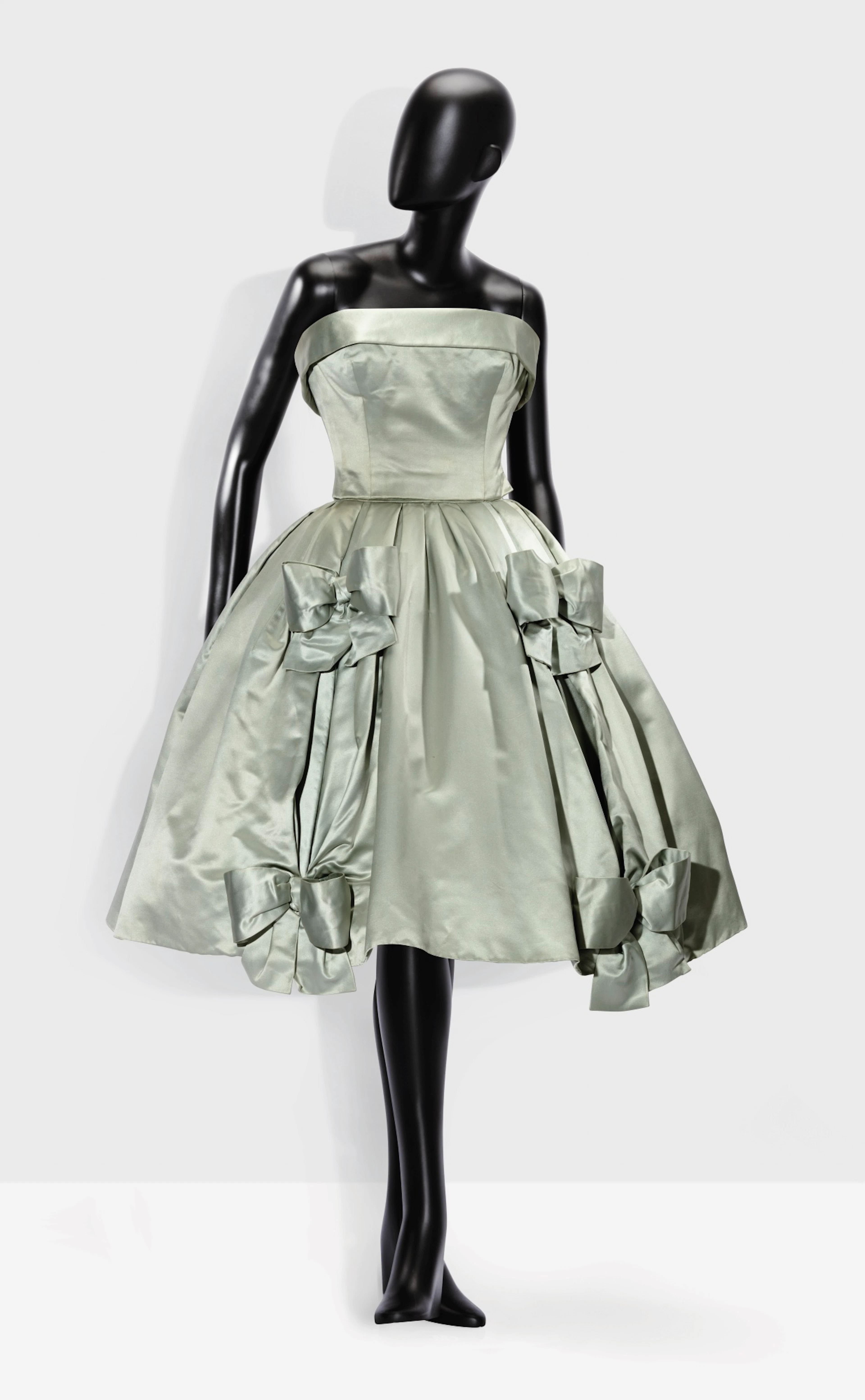 CHRISTIAN DIOR HAUTE COUTURE PAR YVES SAINT LAURENT, AUTOMNE-HIVER 1958-1959 |