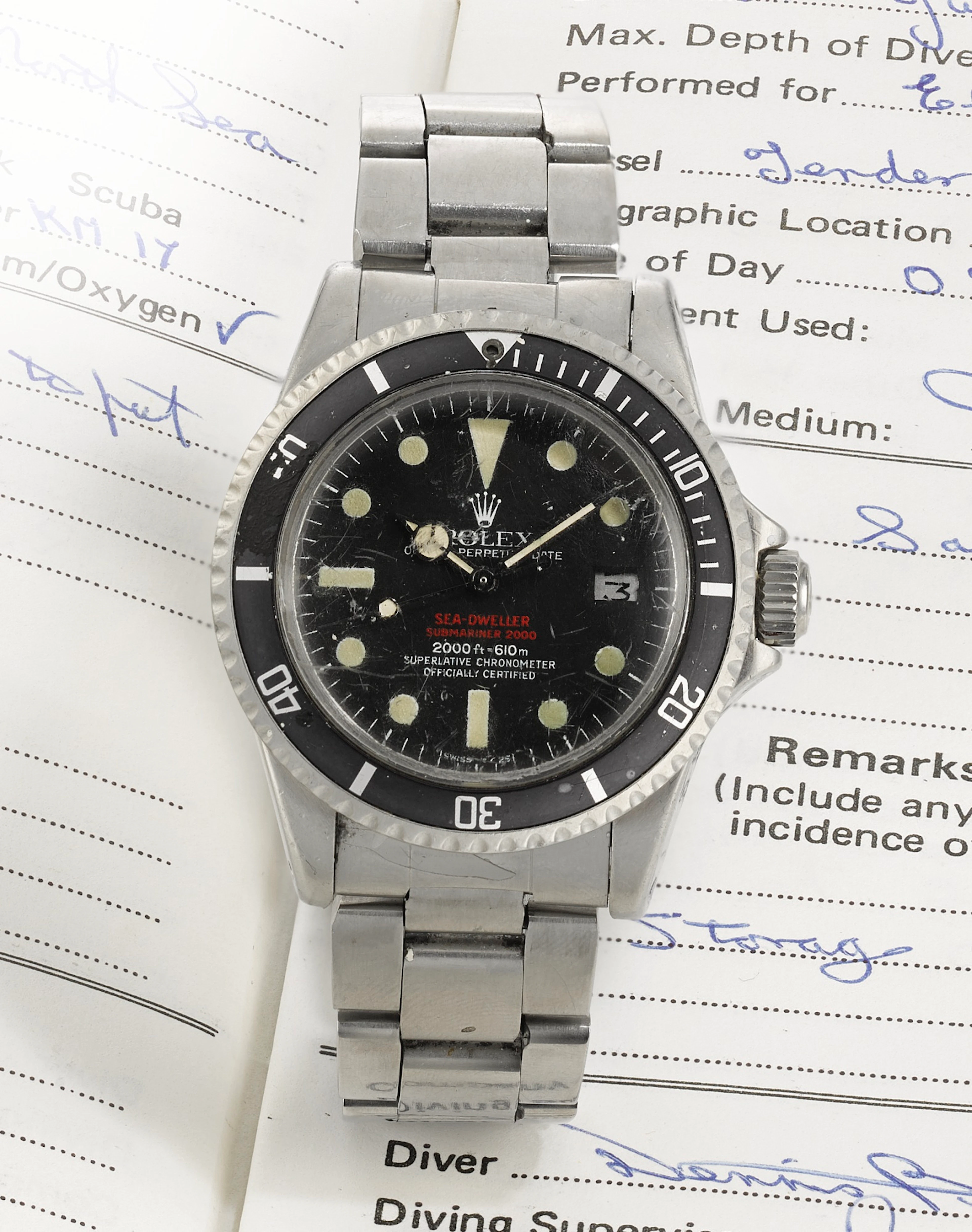 A stainless steel automatic centre seconds divers watch with date