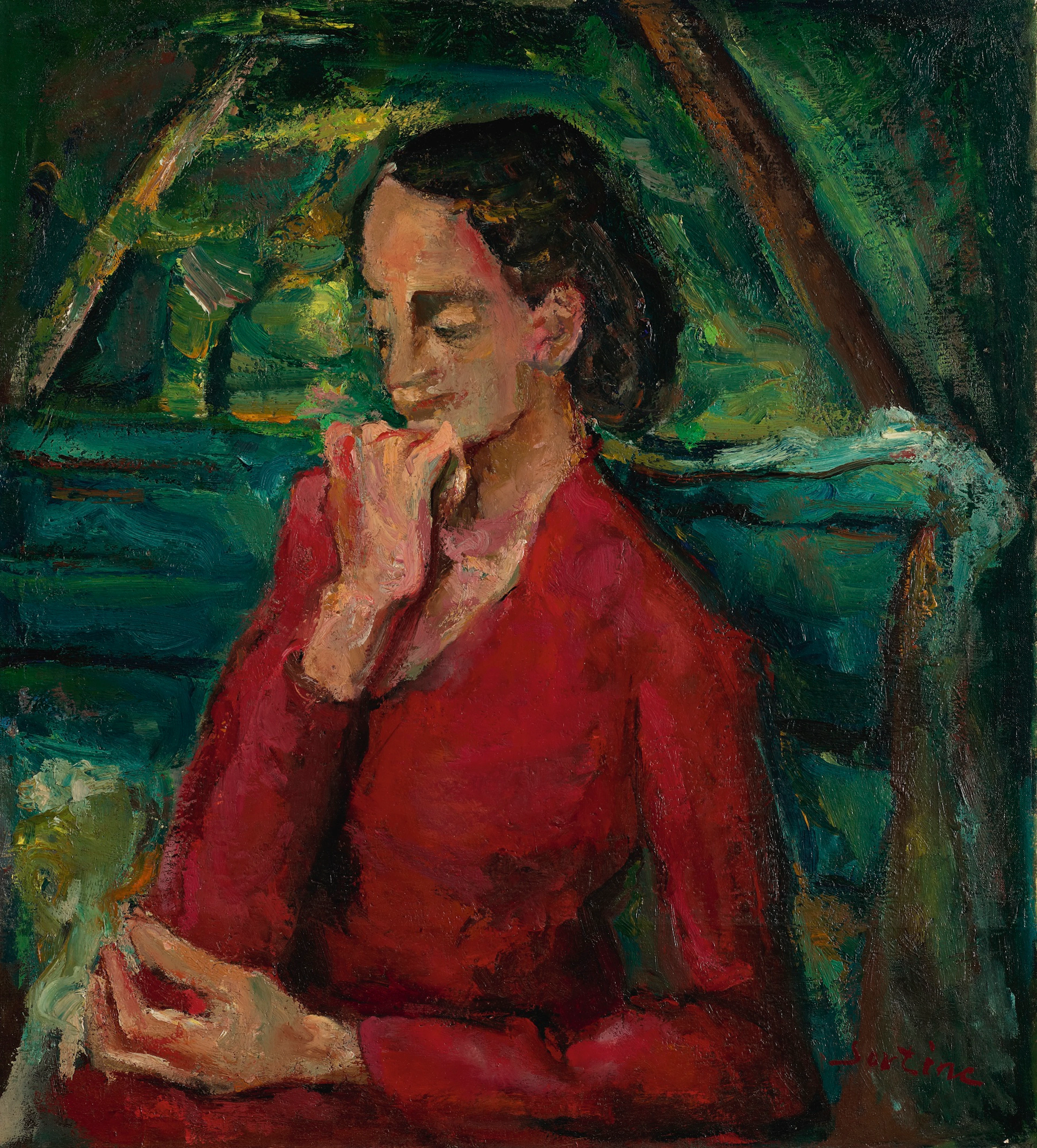 Femme en rouge assise sur un banc