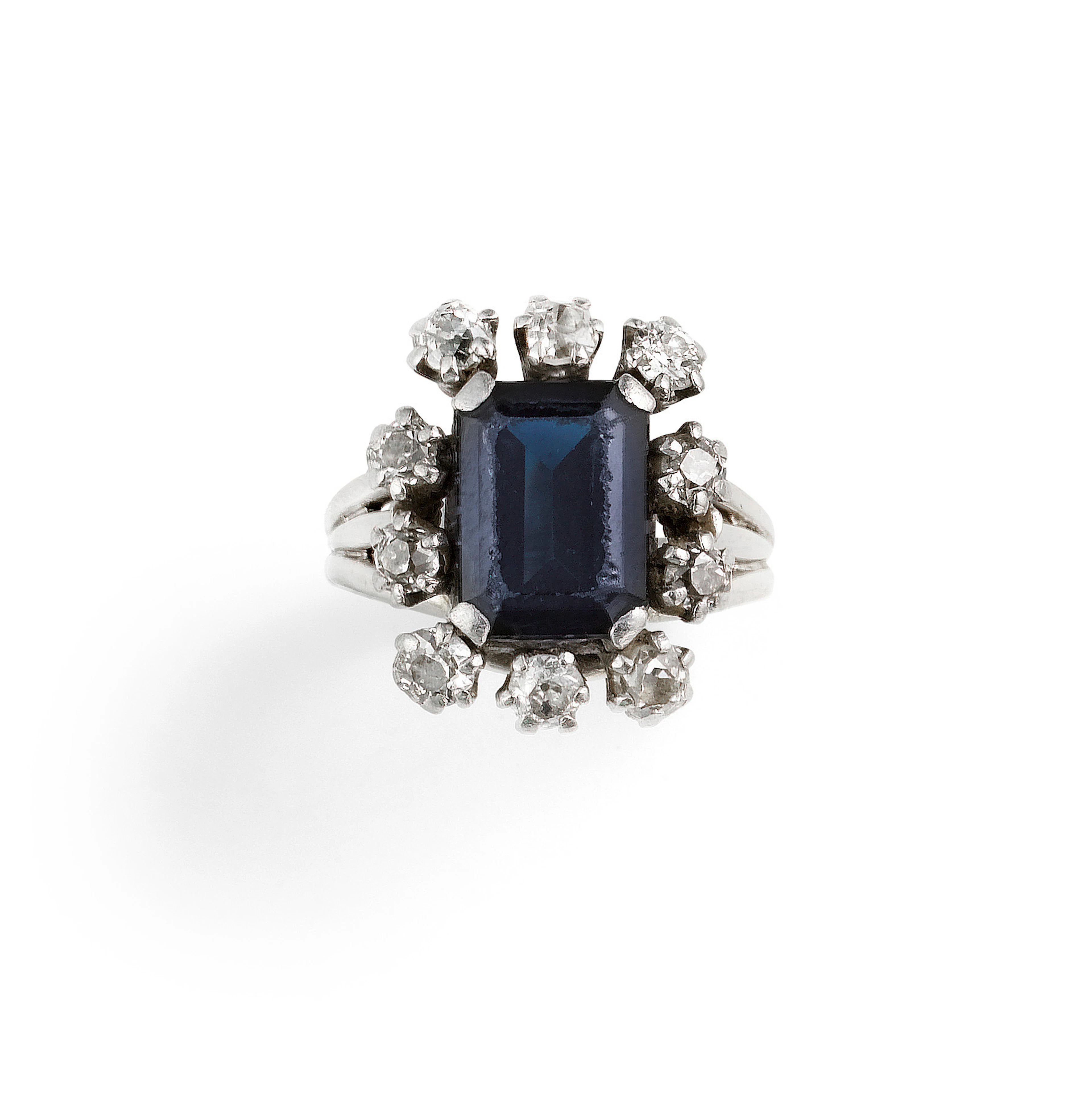 Bague saphir et diamants | sapphire and diamond 'pompadour' ring