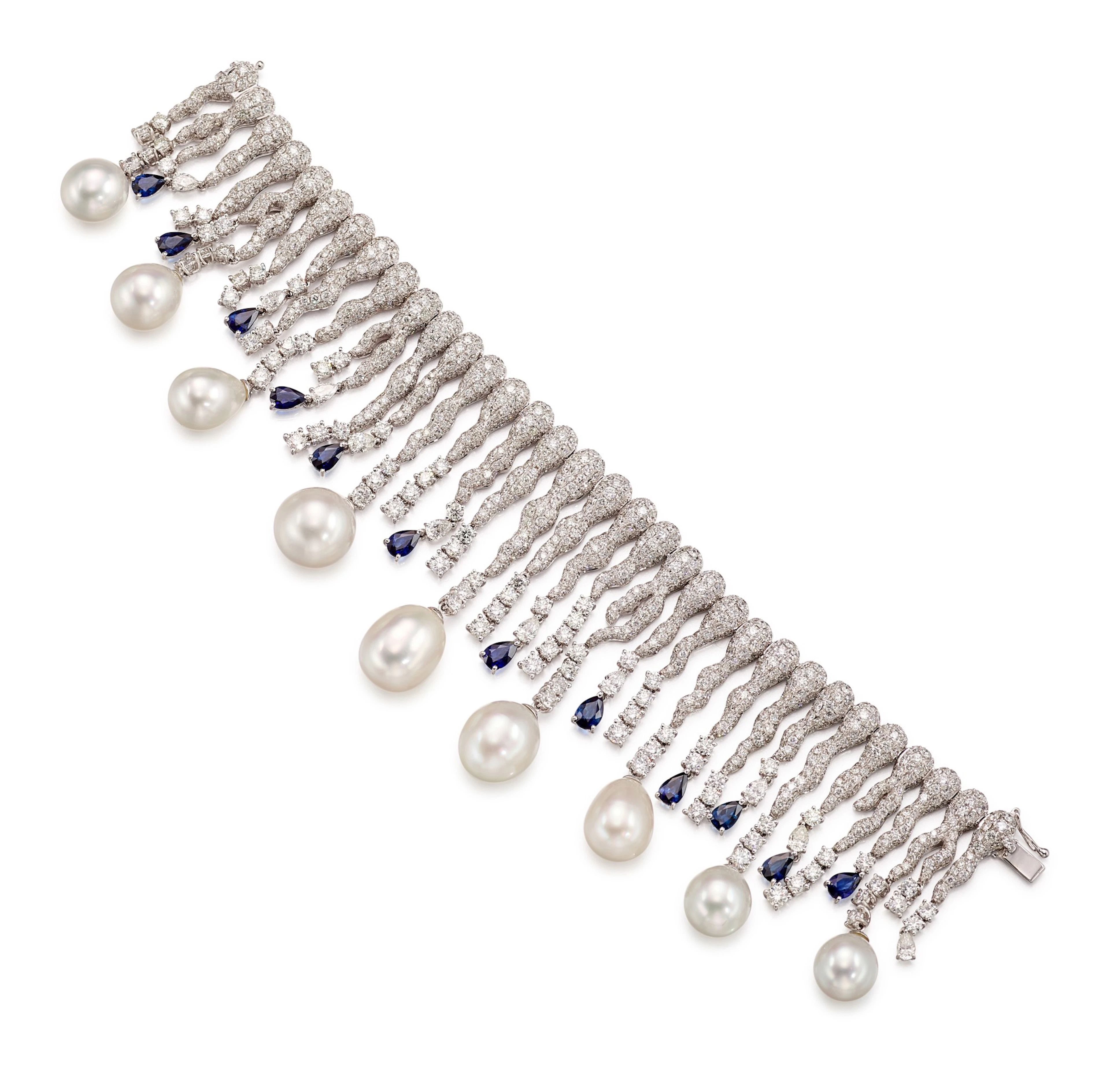Cultured pearl, diamond and sapphire bracelet | 養殖珍珠 配 鑽石 及 藍寶石 手鏈