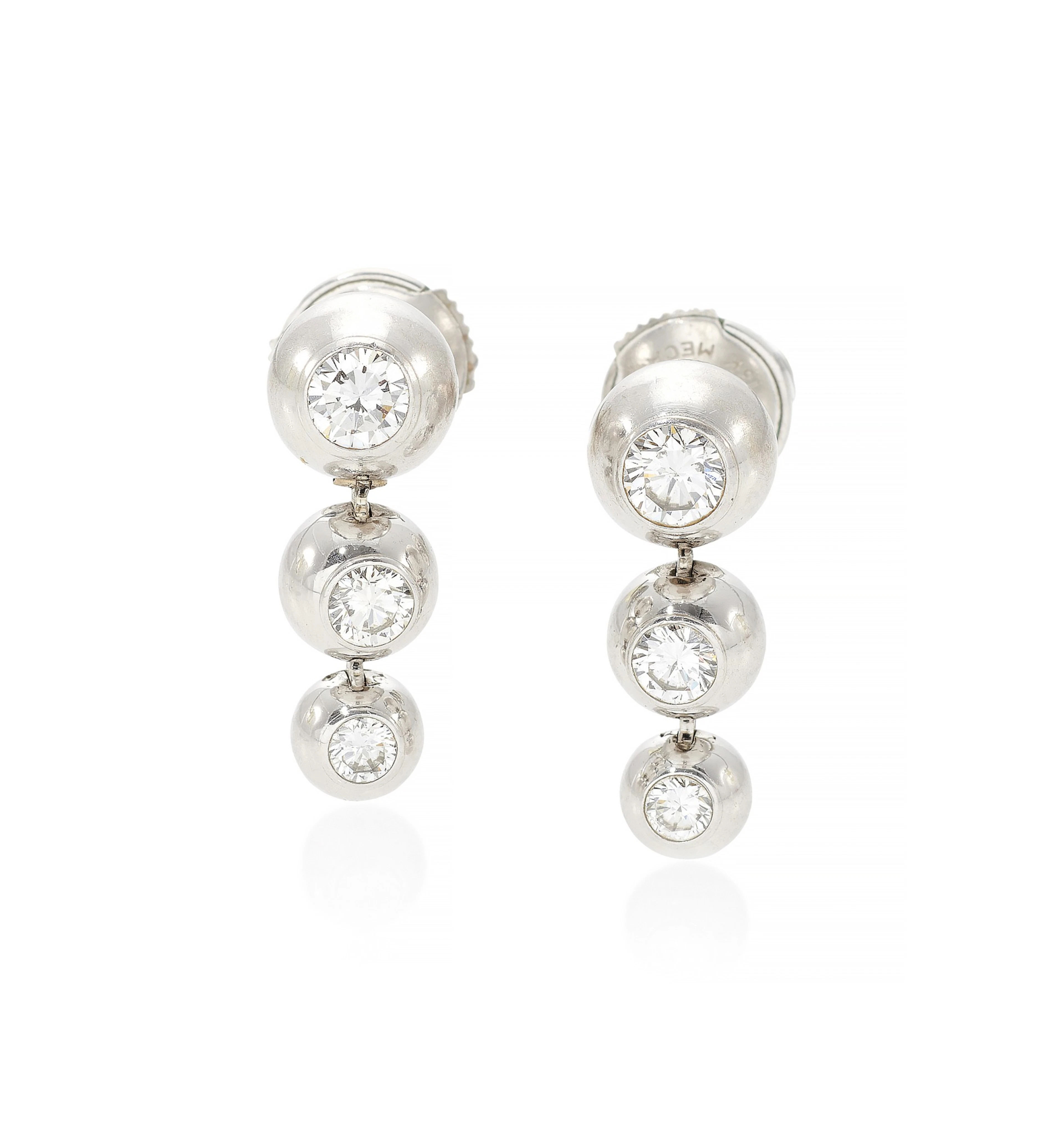 Cartier | diamond earrings (paio di orecchini in diamanti)