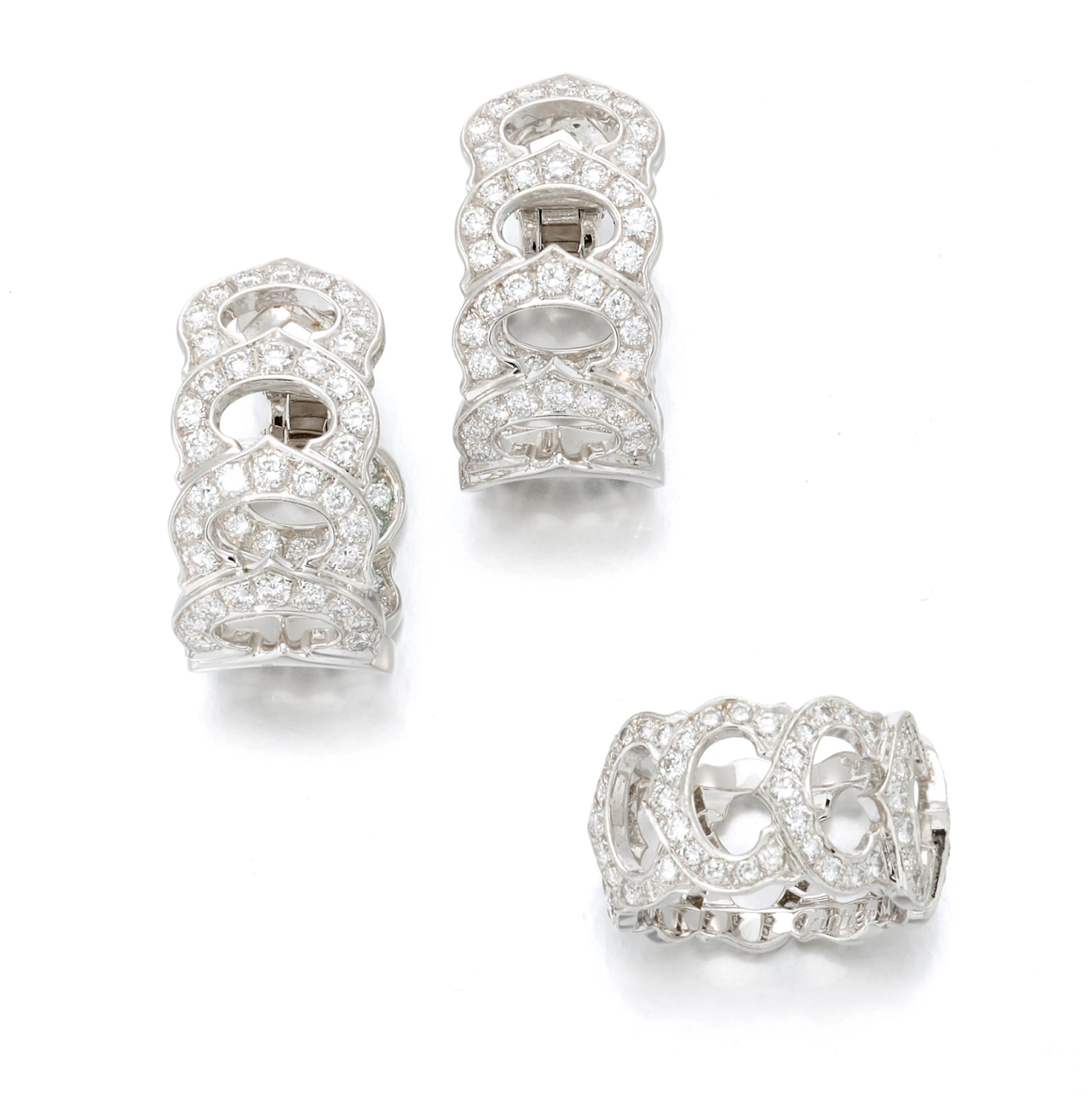 Pair of diamond earrings and ring (Paio di orecchini ed anello in diamanti)