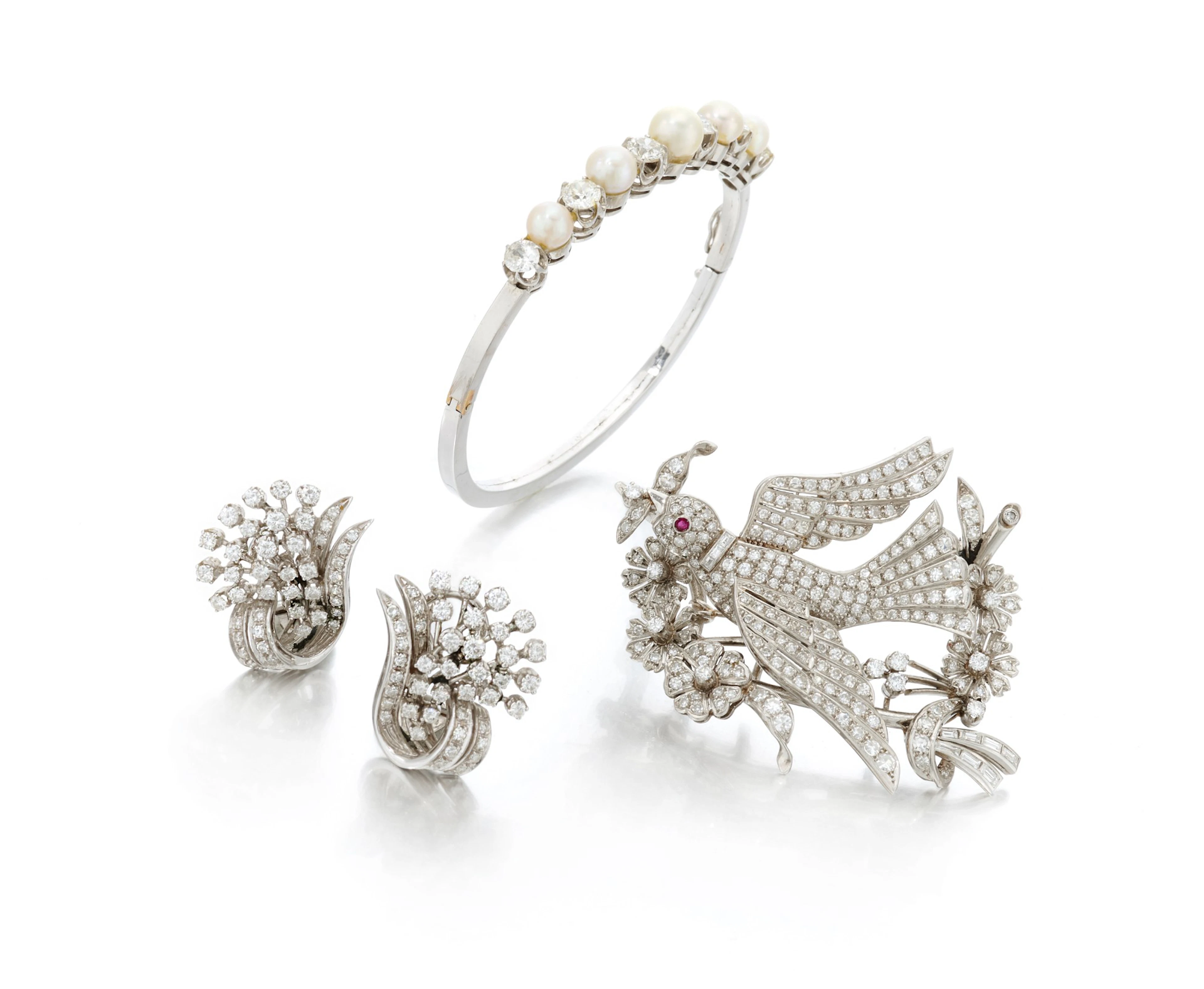 Pearl and diamond bracelet