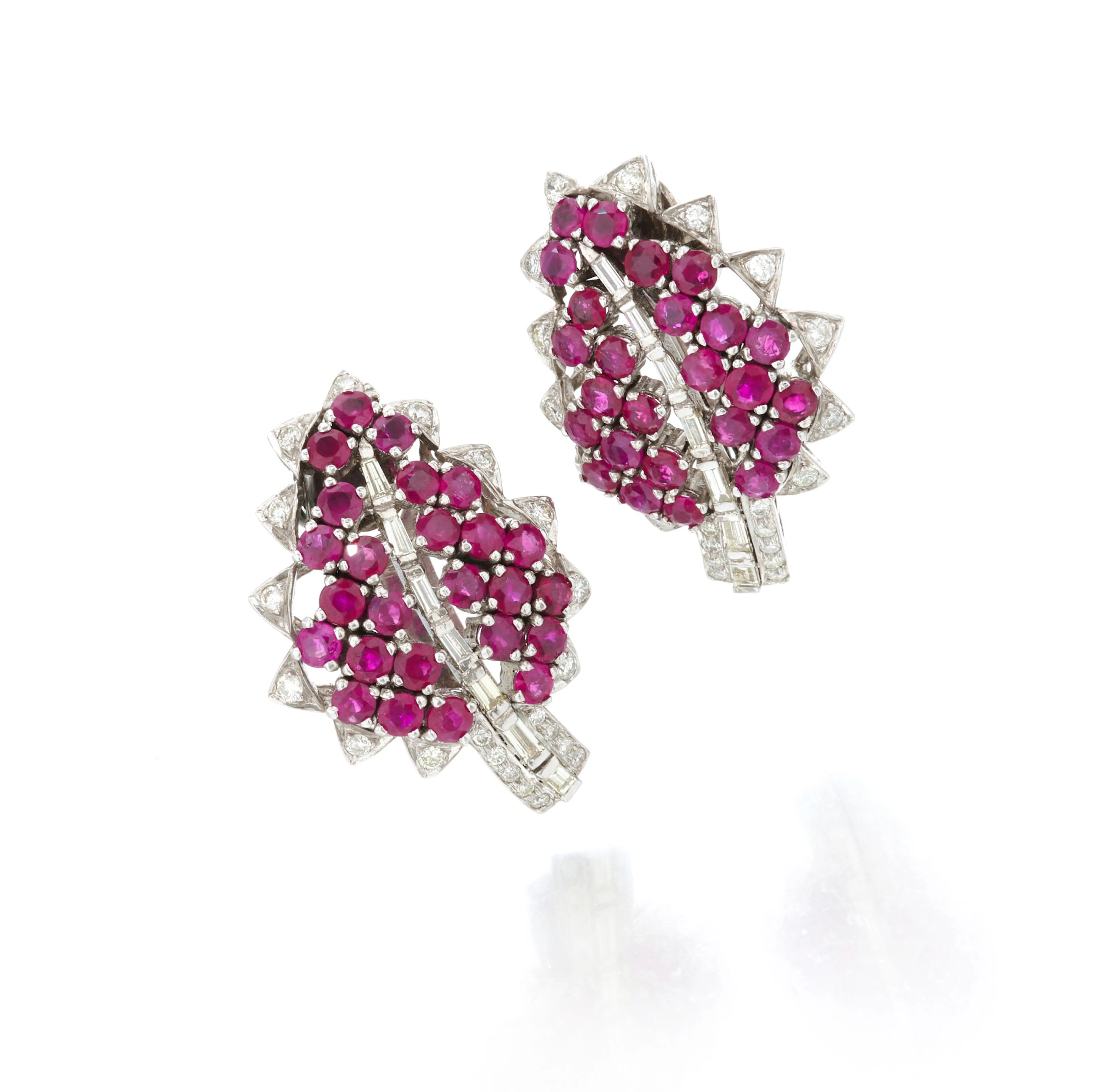 Pair of ruby and diamond earrings (Paio di orecchini in rubini e diamanti)