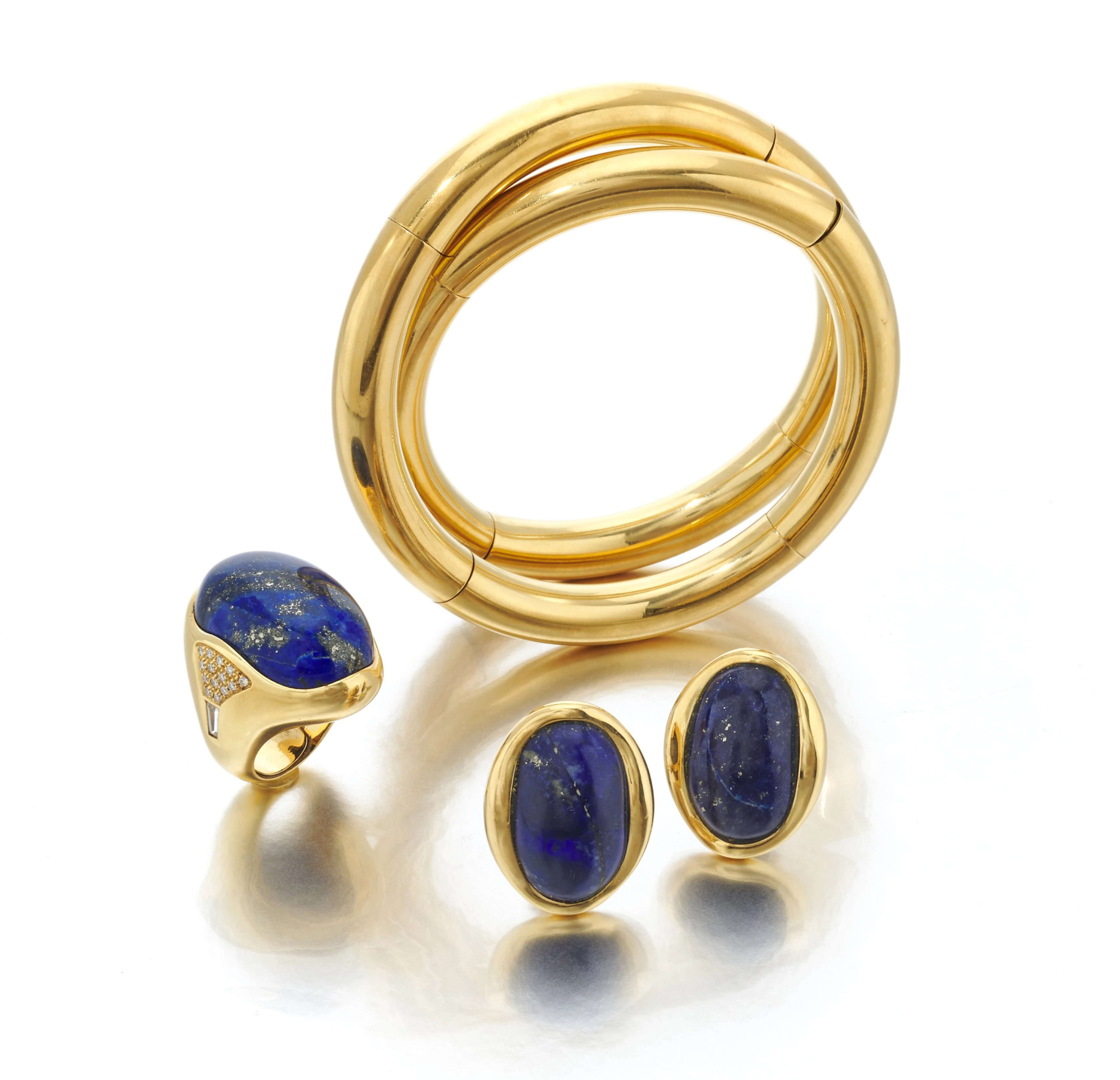 Lapis lazuli demi-parure and a bracelet (Demi-paure con...