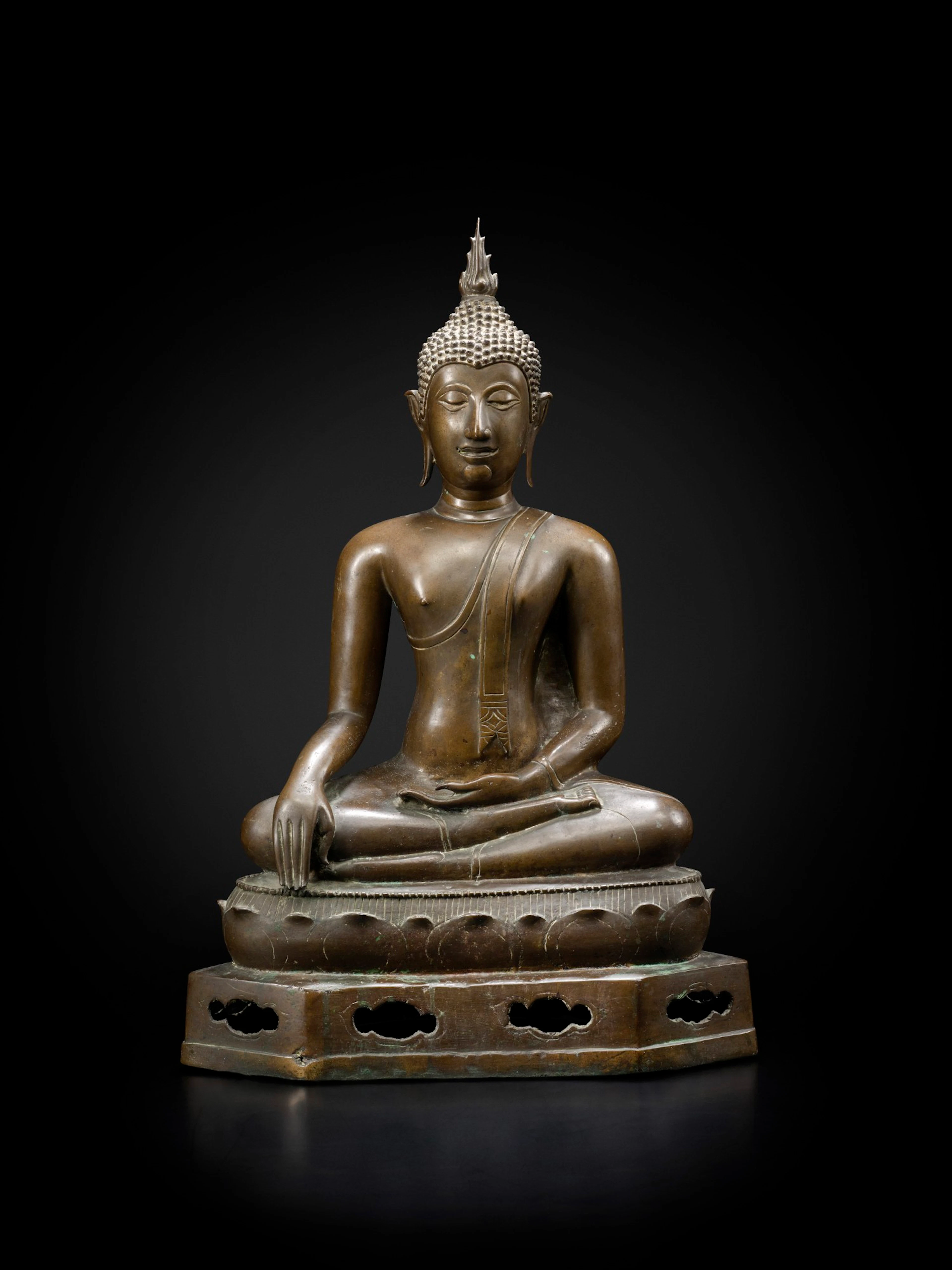 A bronze seated Buddha Late Ayutthaya period, 18th century | 阿瑜陀耶晩期 十八世紀 銅佛坐像