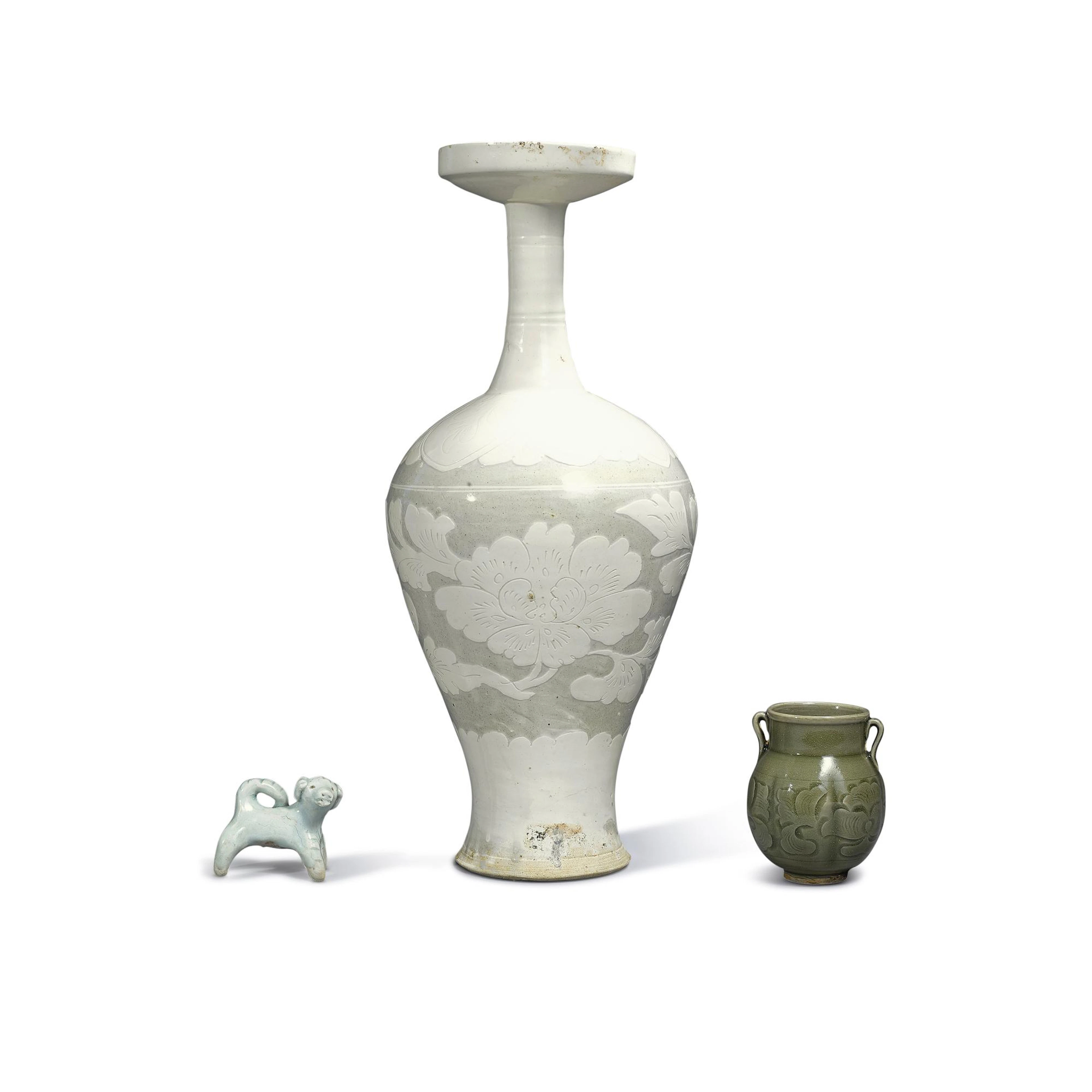 A group of three ceramics | 陶瓷器一組三件