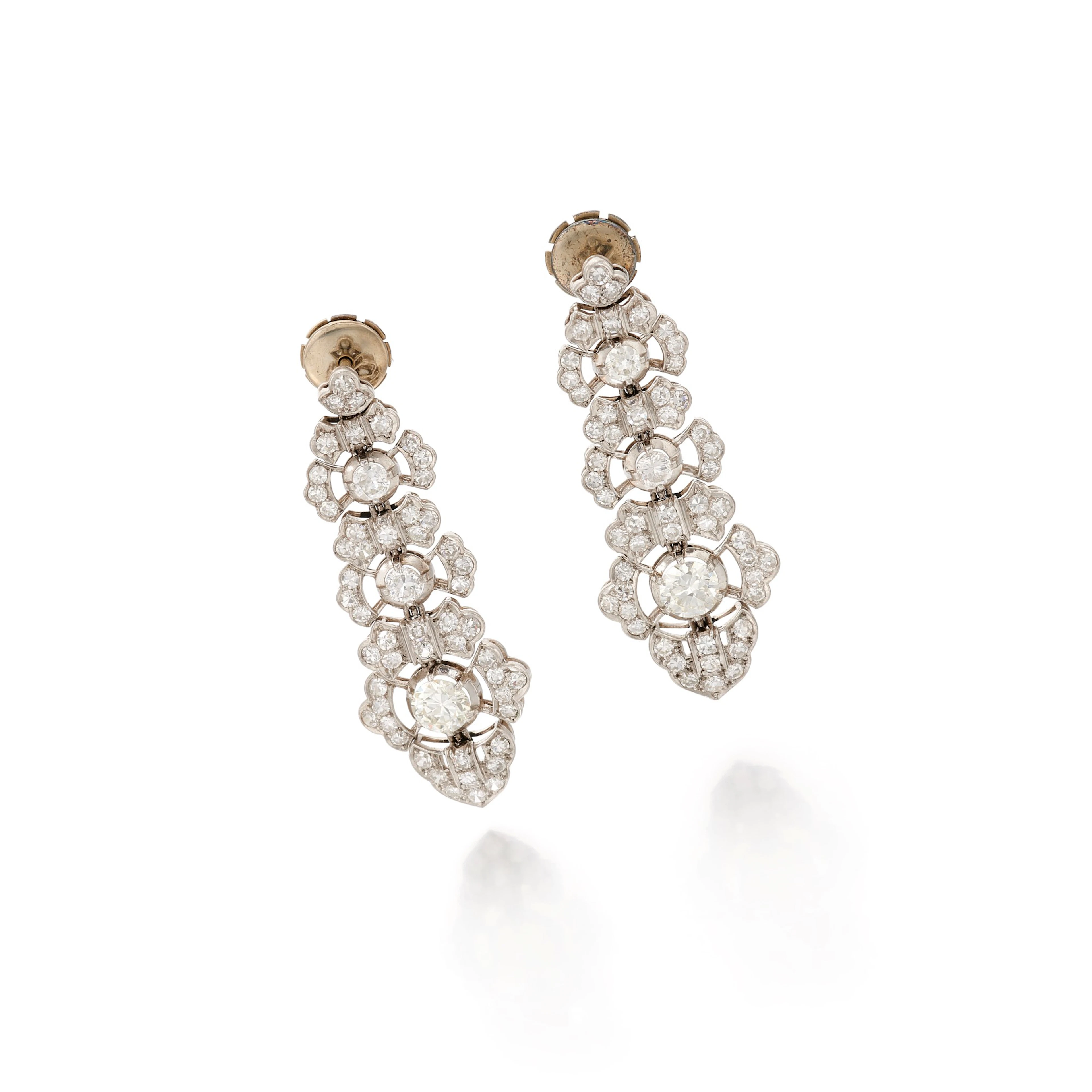 Pair of diamond pendent earrings (Paio di orecchini pendenti in diamanti)