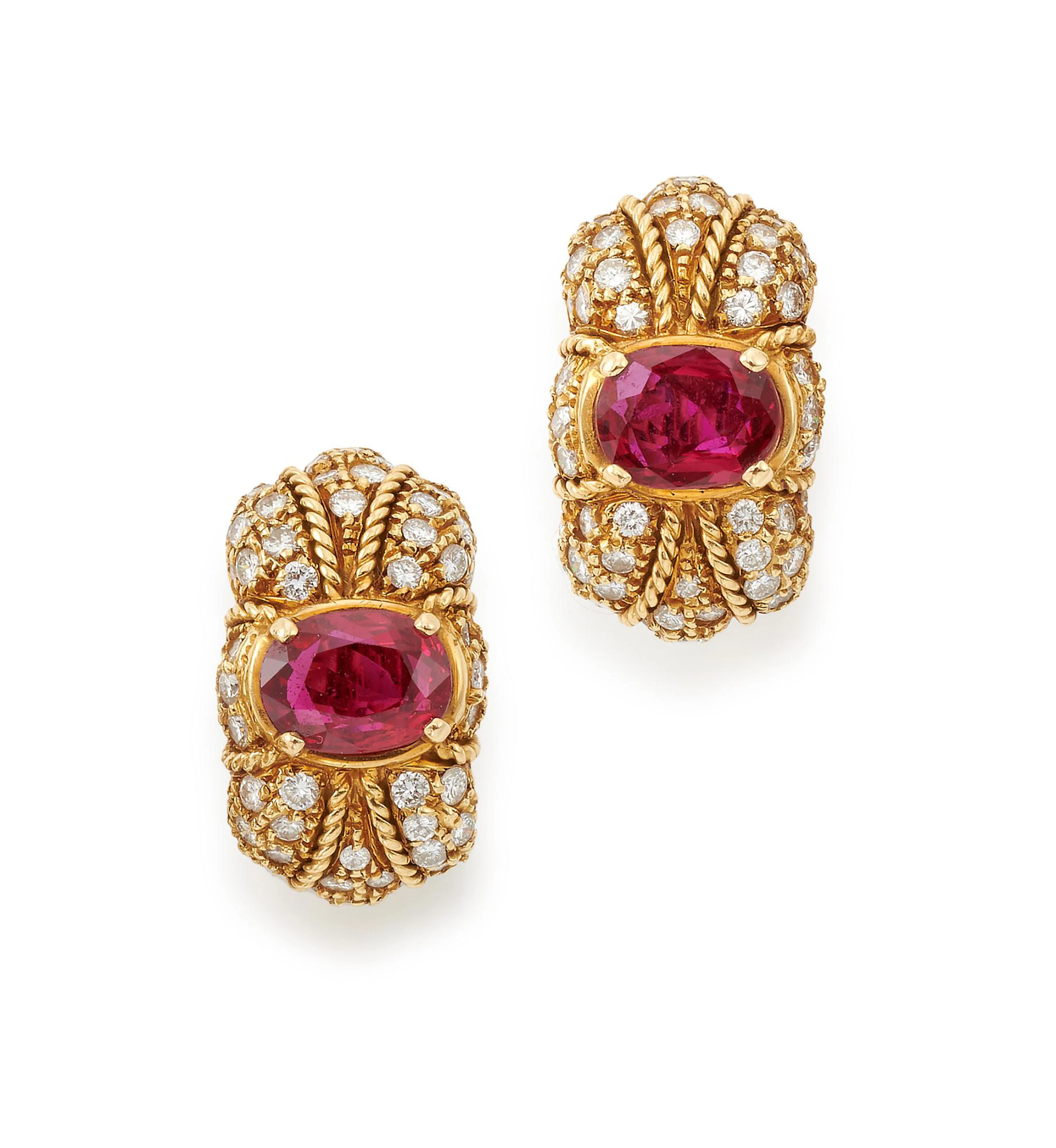 Pair of diamond and ruby earrings (Paio di orecchini in diamanti e rubini)