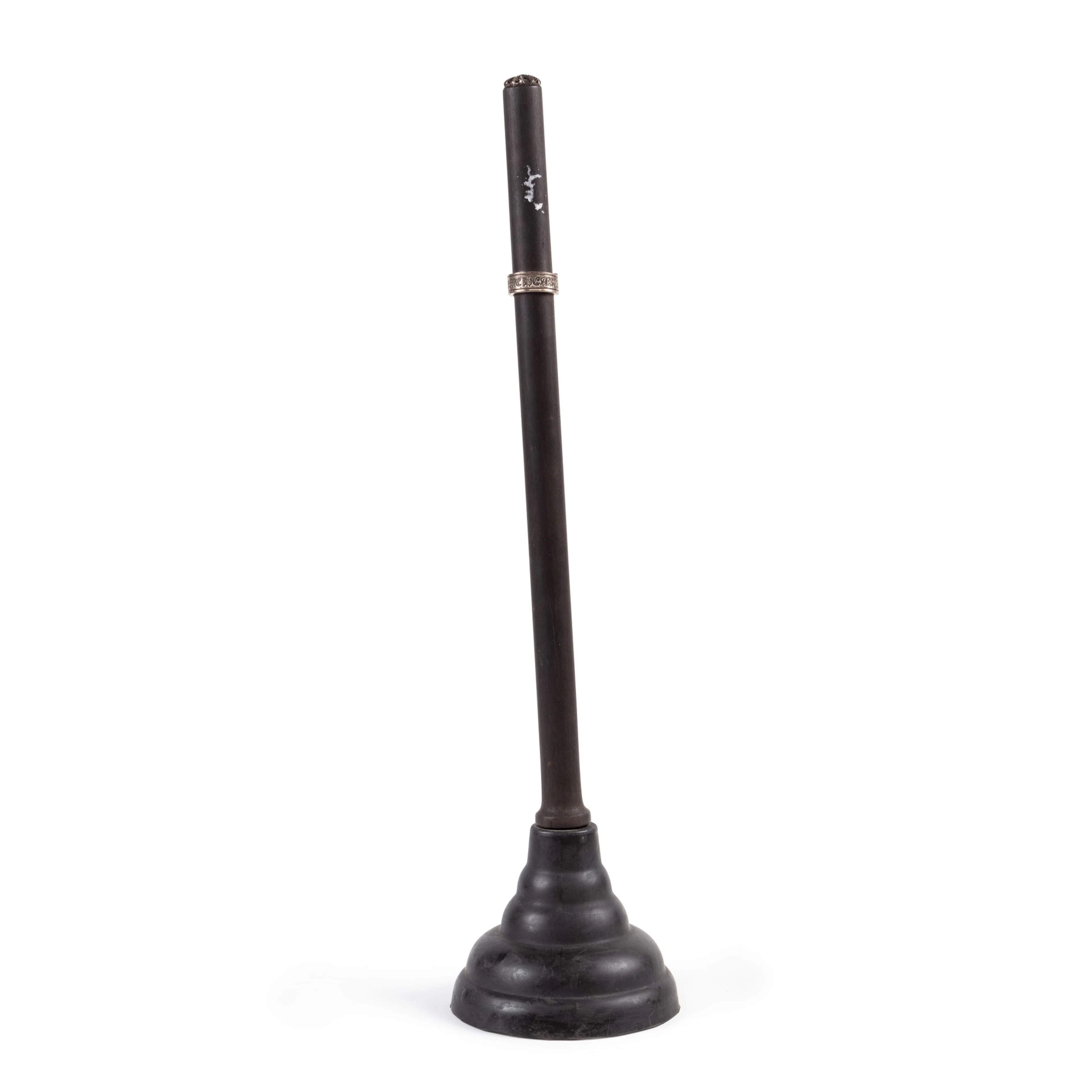 Chrome Hearts, An ebonized plunger | Eine geschwärzte Saugglocke