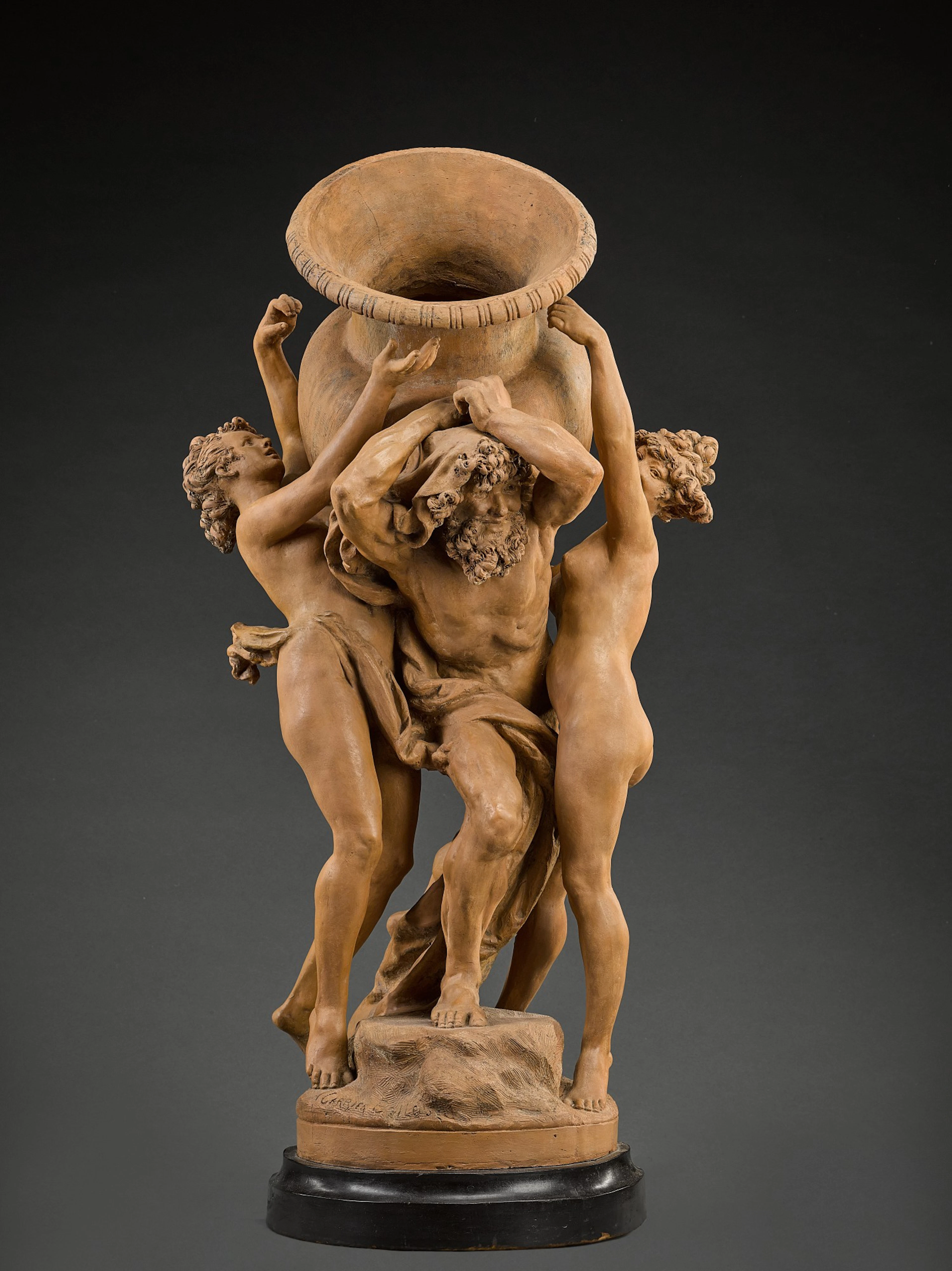 Deux Bacchantes et un Hercule portant un vase (Two...