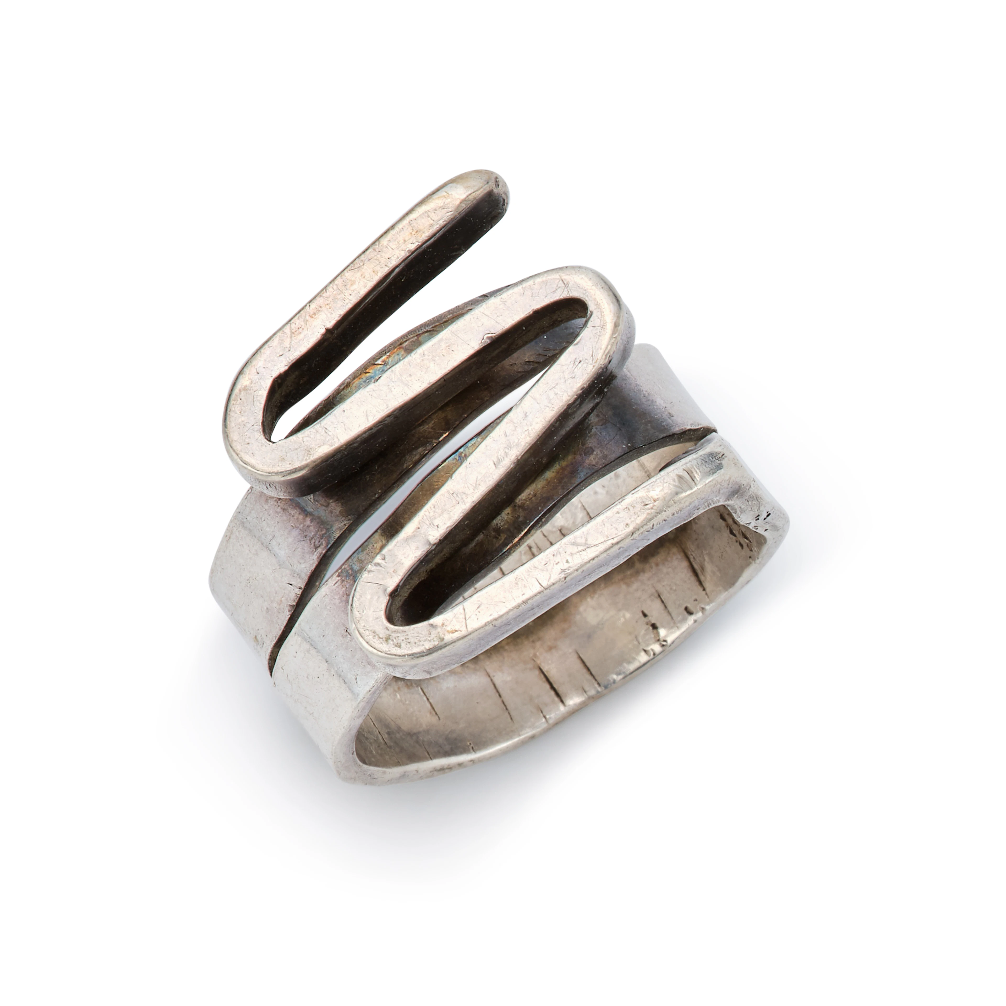 M (Ring)