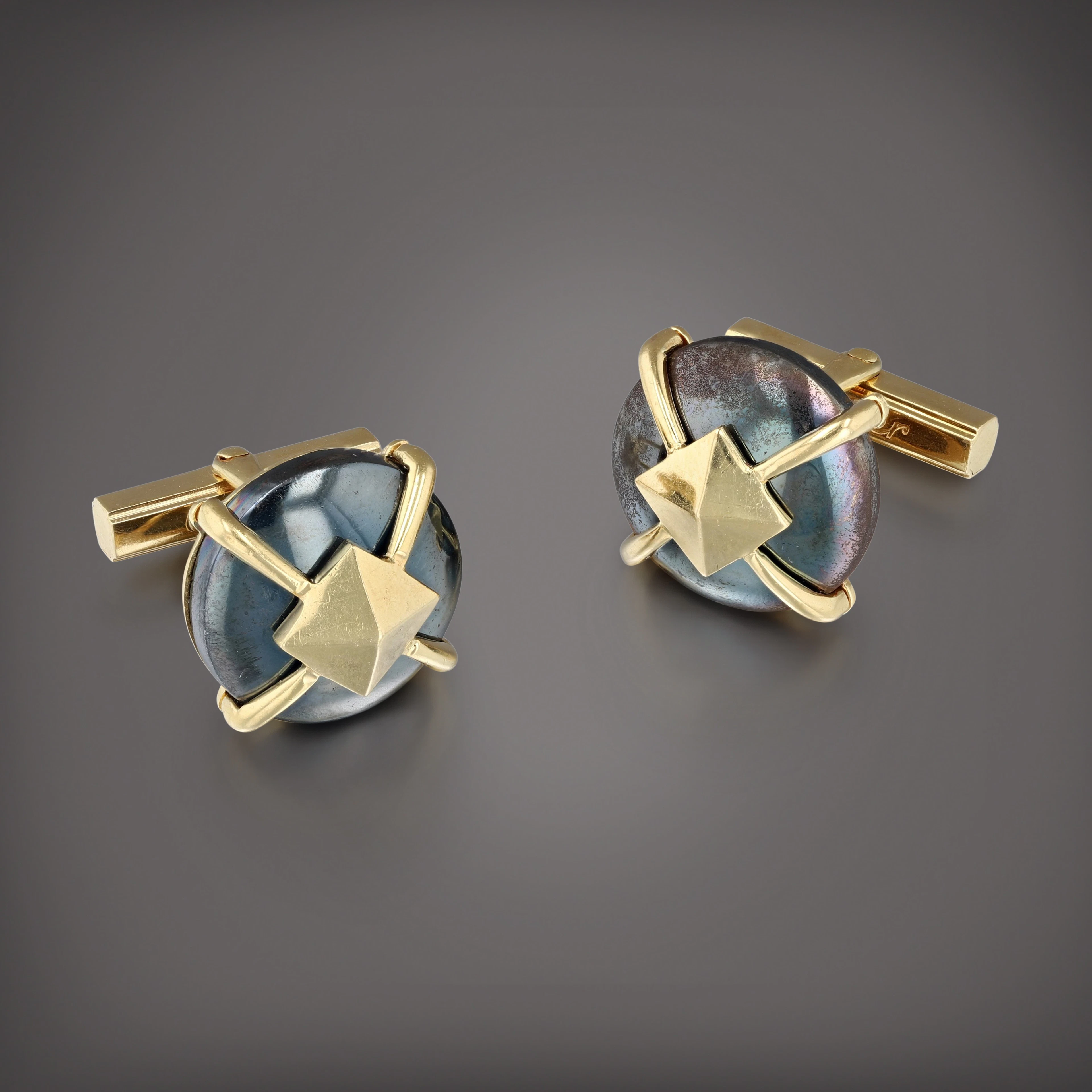 Cartier | Paire de boutons de manchette hématite | Pair of hematite cufflinks