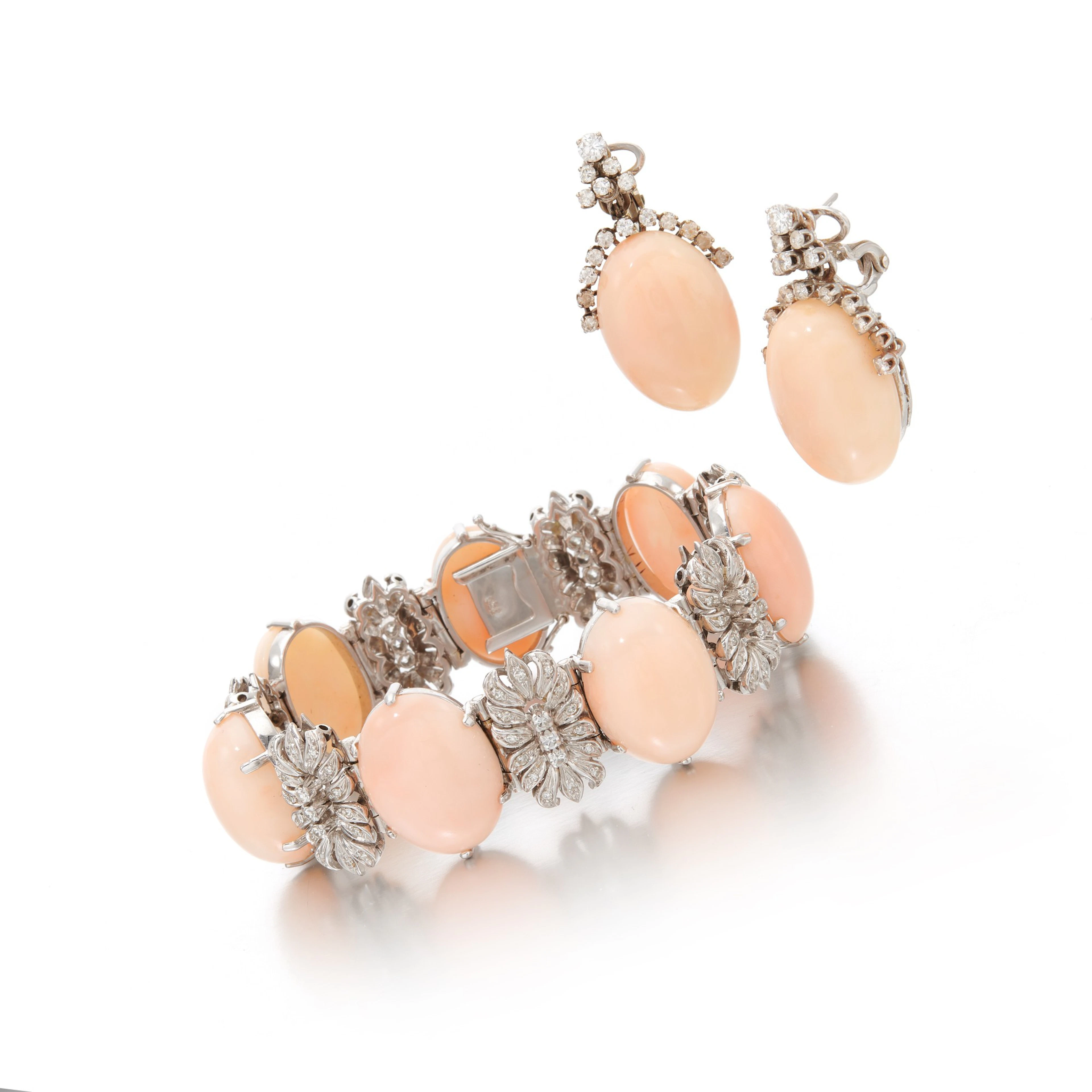 Coral and diamond bracelet and earrings (Orecchini e...