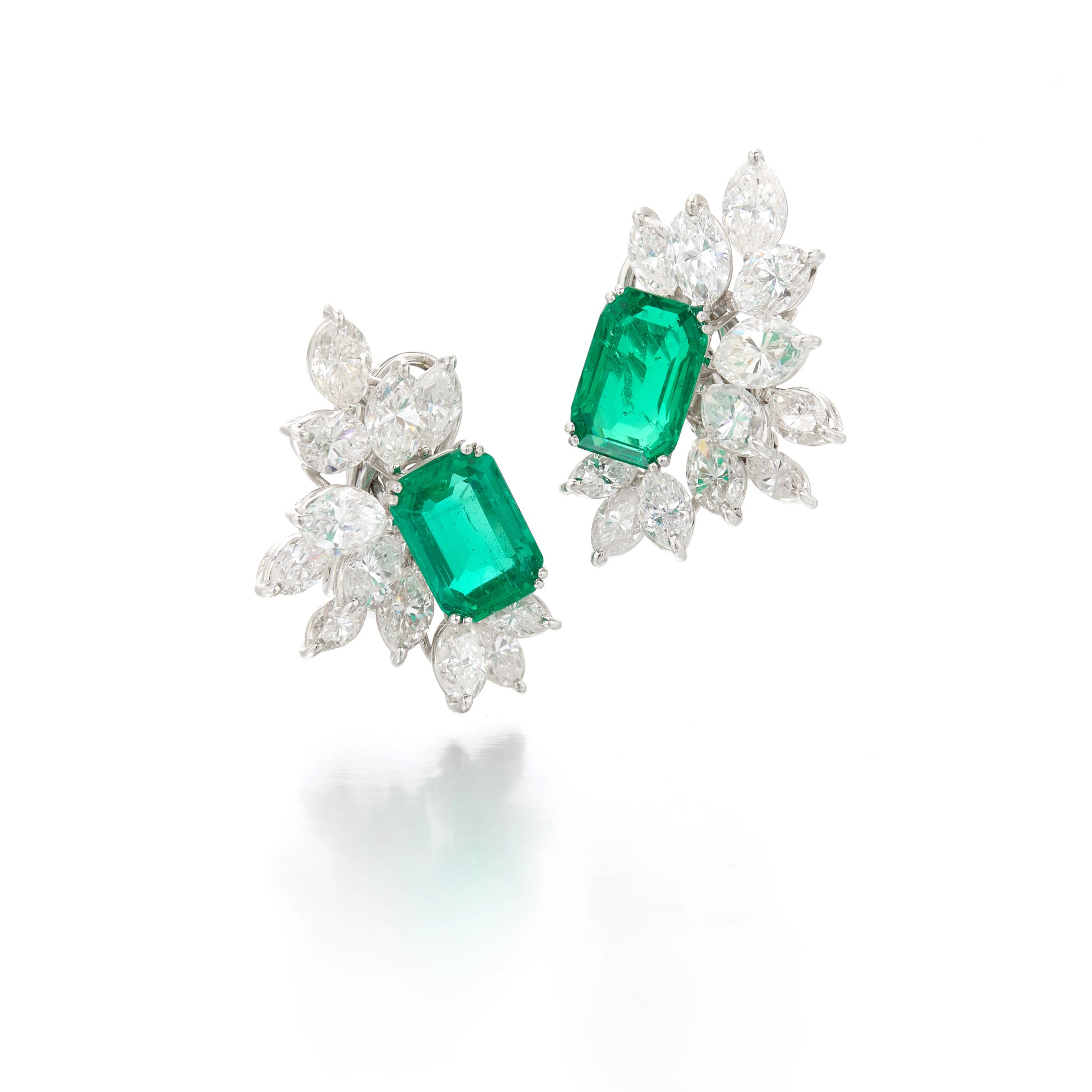 Pair of emerald and diamond ear clips (Orecchini in diamanti e smeraldi)