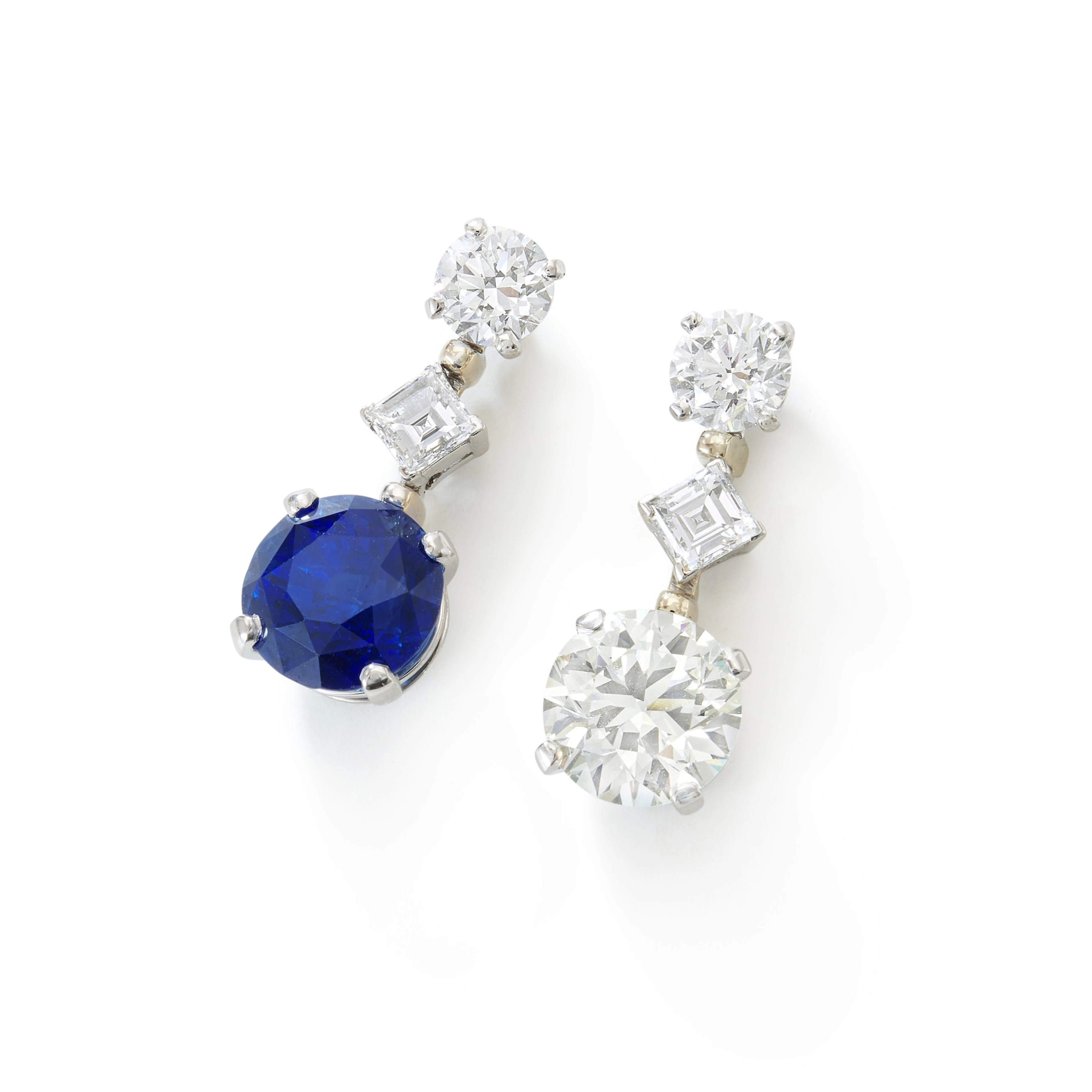 Pair of sapphire and diamond earrings (Paio di orecchini in diamanti e zaffiro)