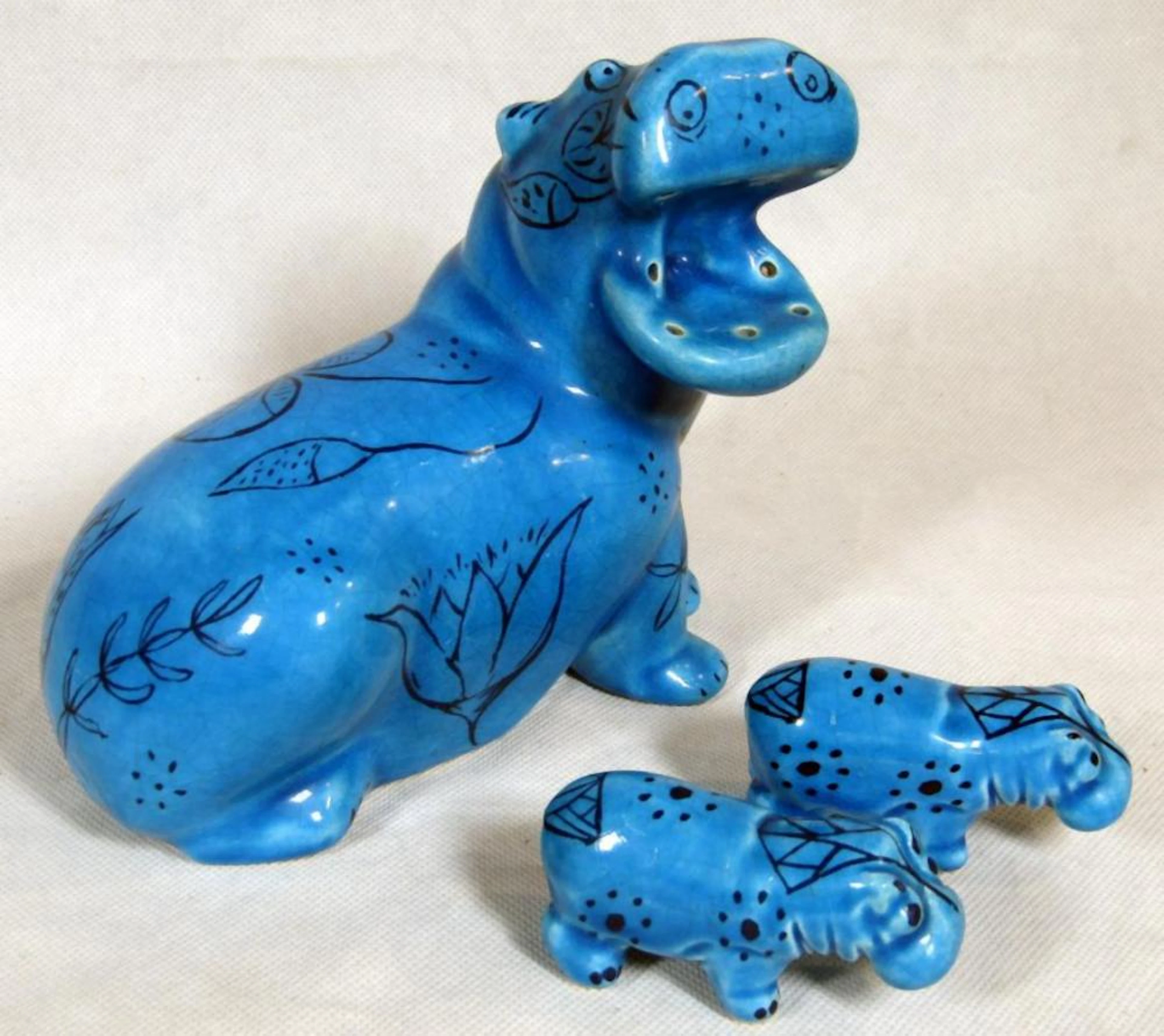 MMA Hippopotamus figure and two babies