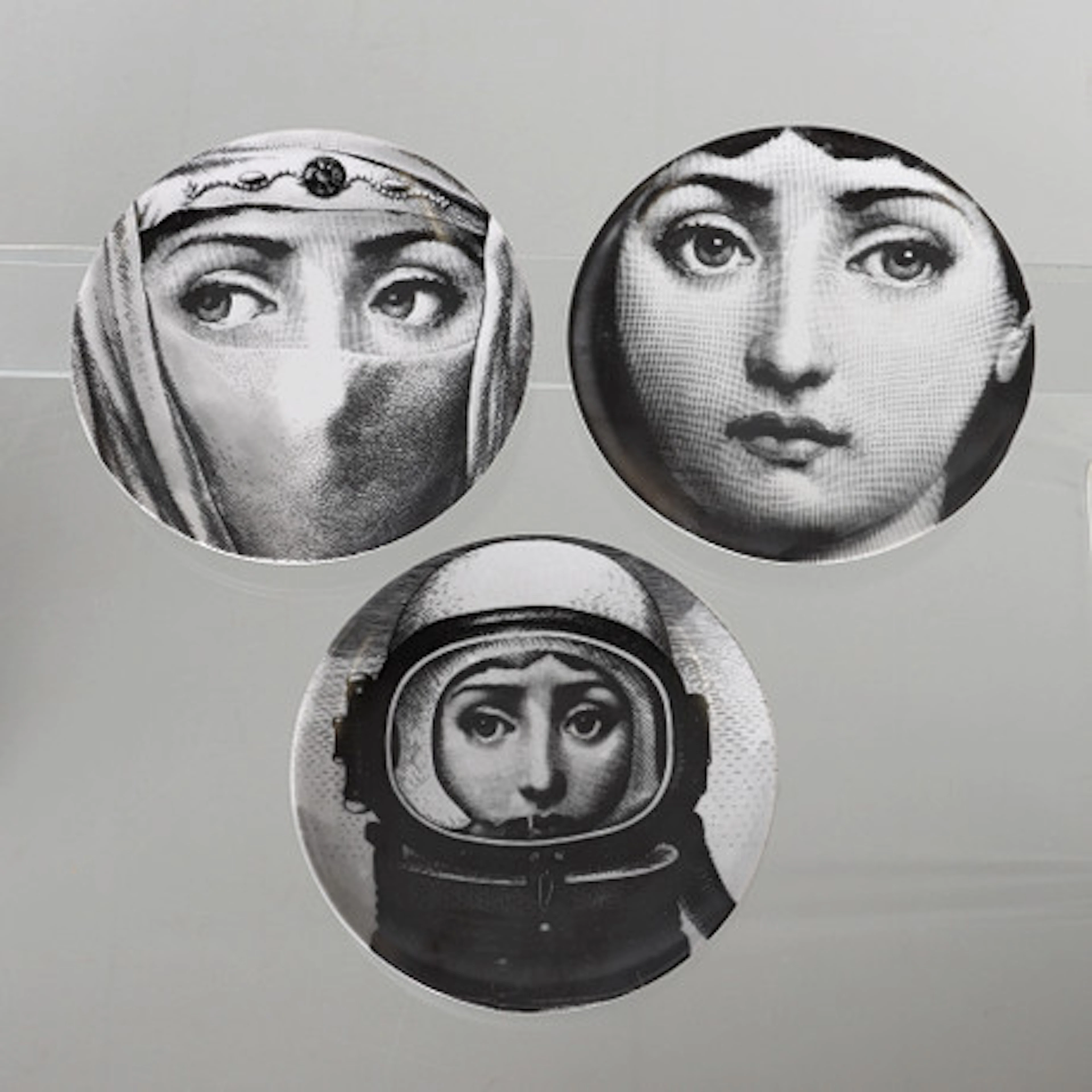 PIERO FORNASETTI. 1913-1988. Tallrikar, 3 …