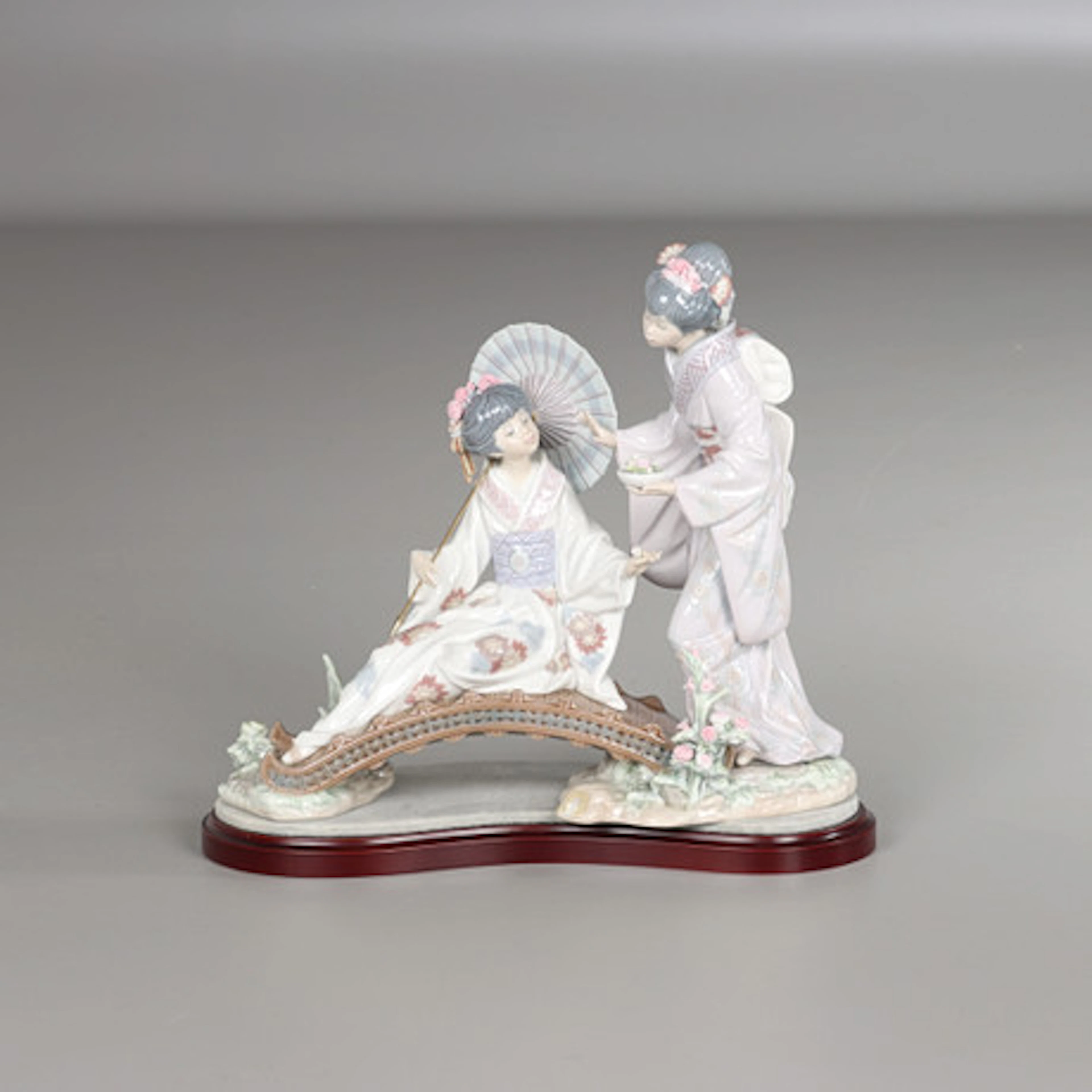 FIGURINGRUPP, geishor, 30 cm hög, porslin,…