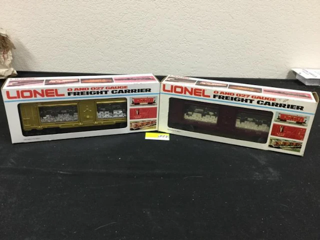 VINTAGE LIONEL FRAIGHT CARS