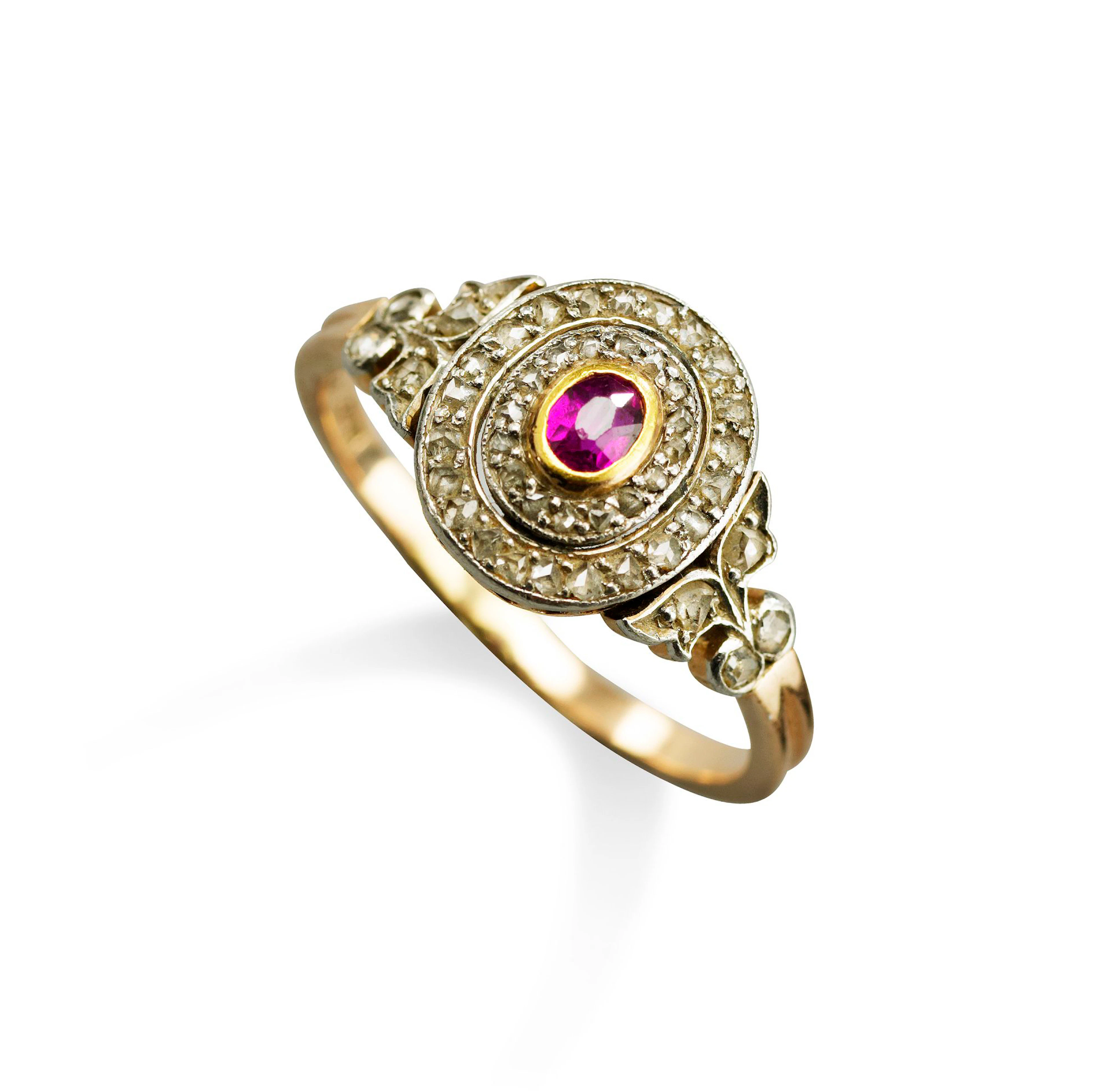 Ring i guld rubin rosenstenar