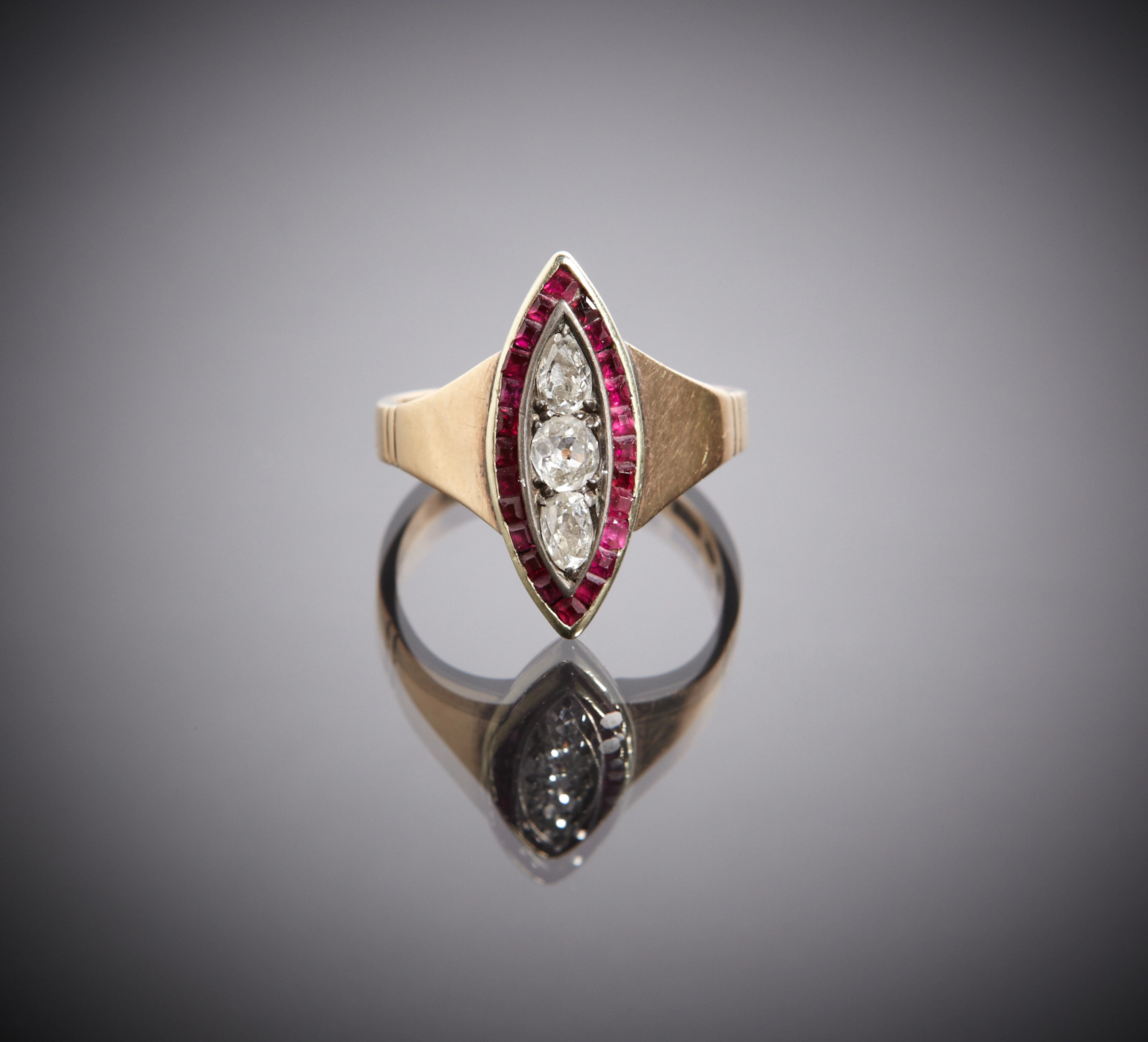 Ring i 18 k guld diamanter