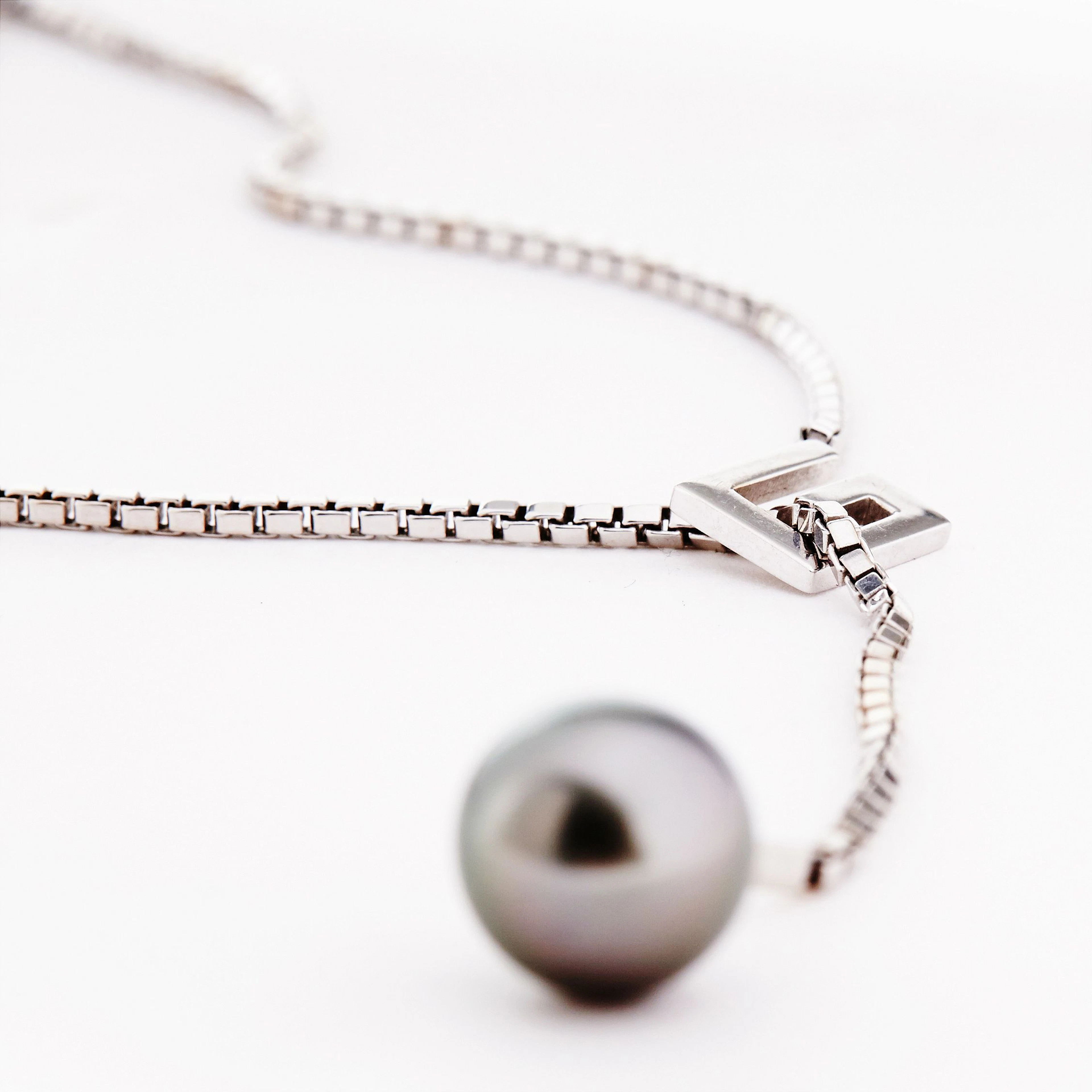 Gucci, halsband i 18 k med vitguld