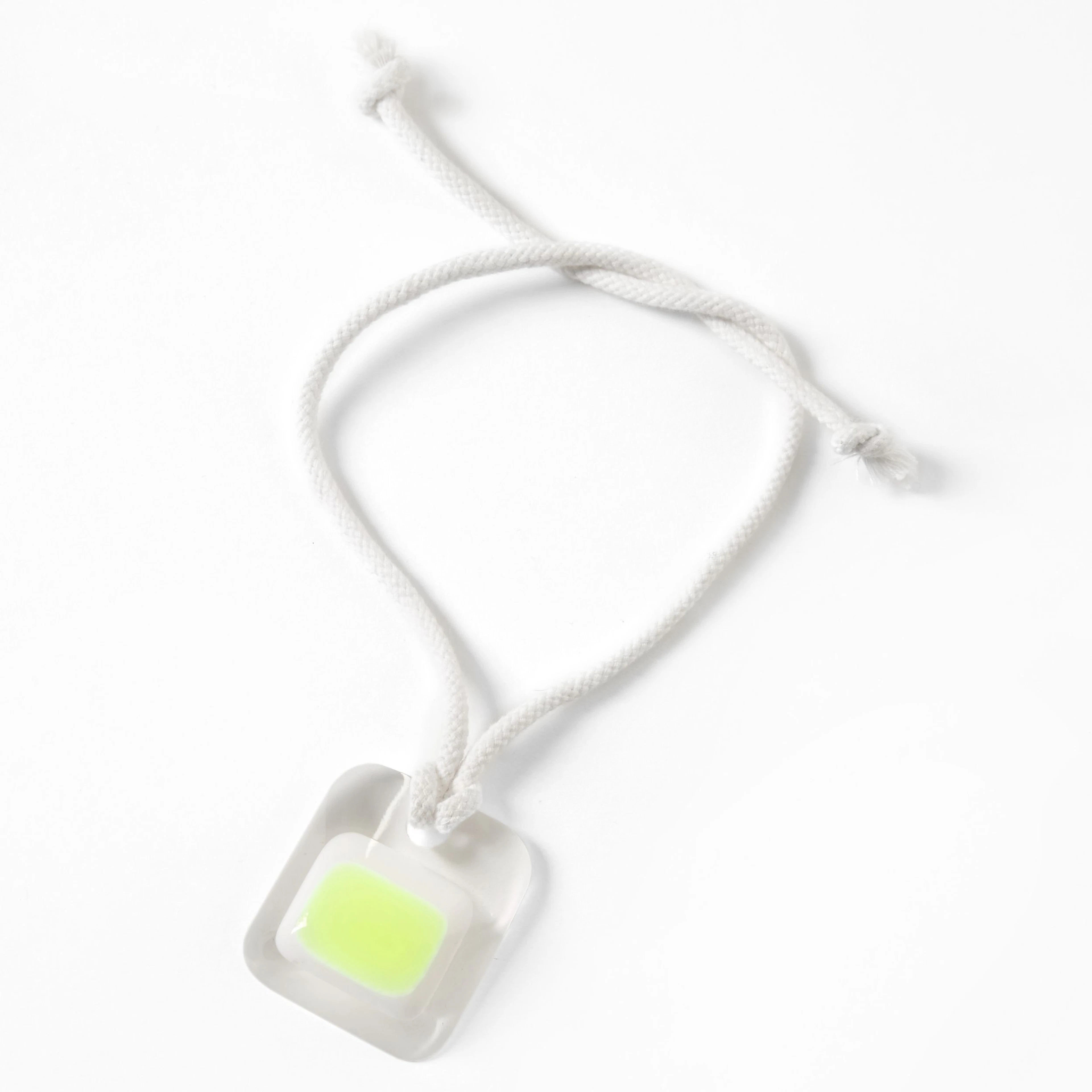 André Courrèges, halsband med hänge