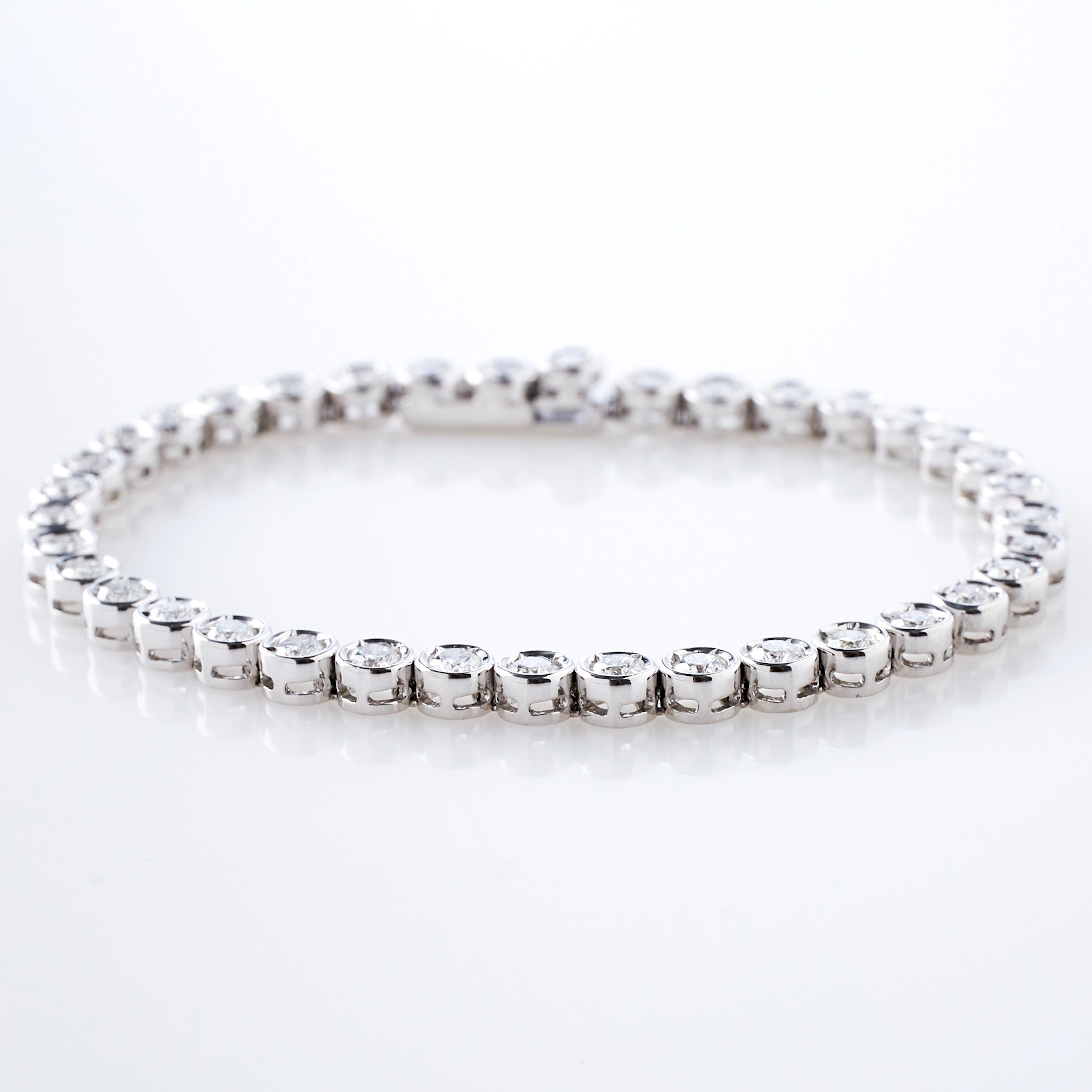 Armband s.k rivière 18 k vitguld