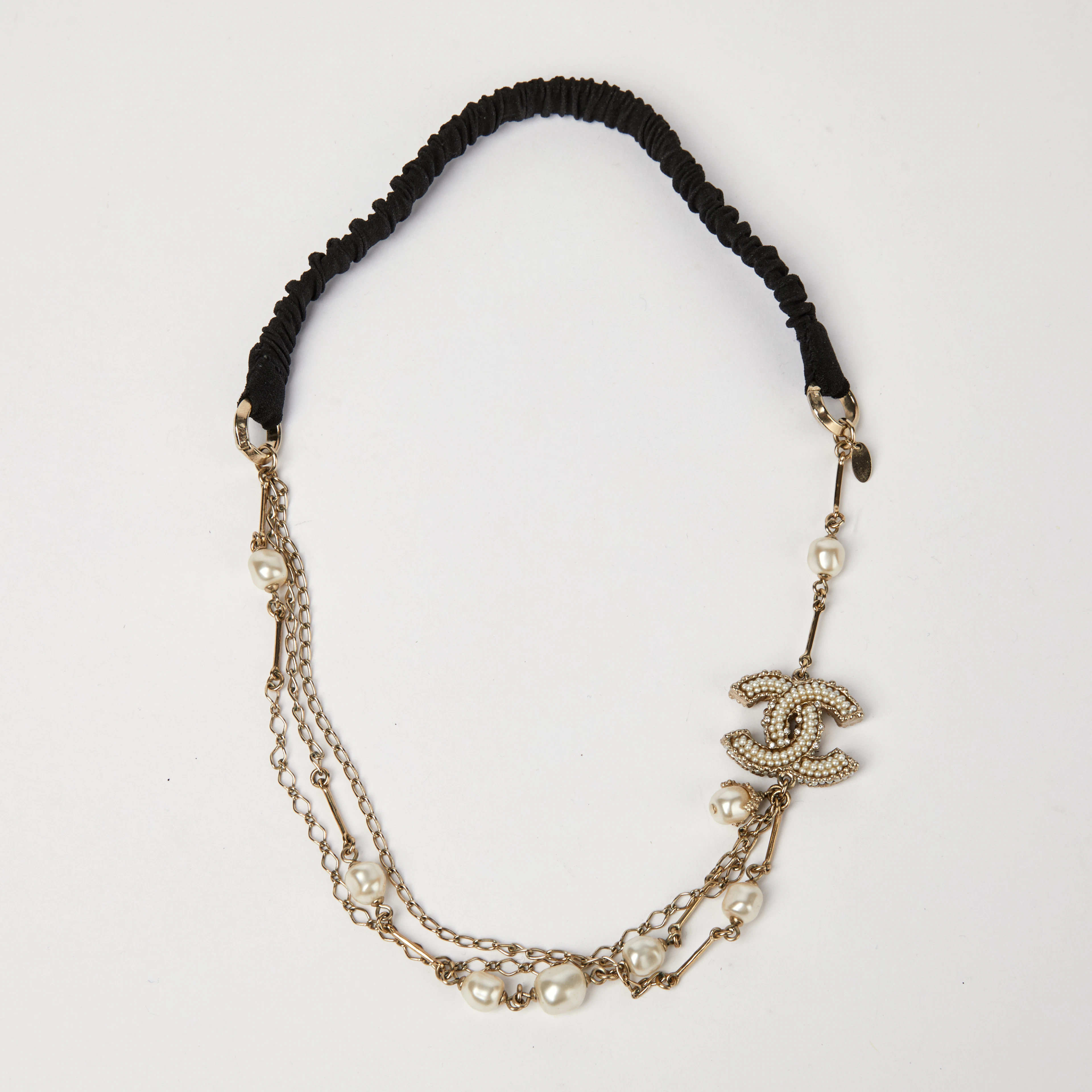 Chanel halsband av länkar i gulmetall med pärlor