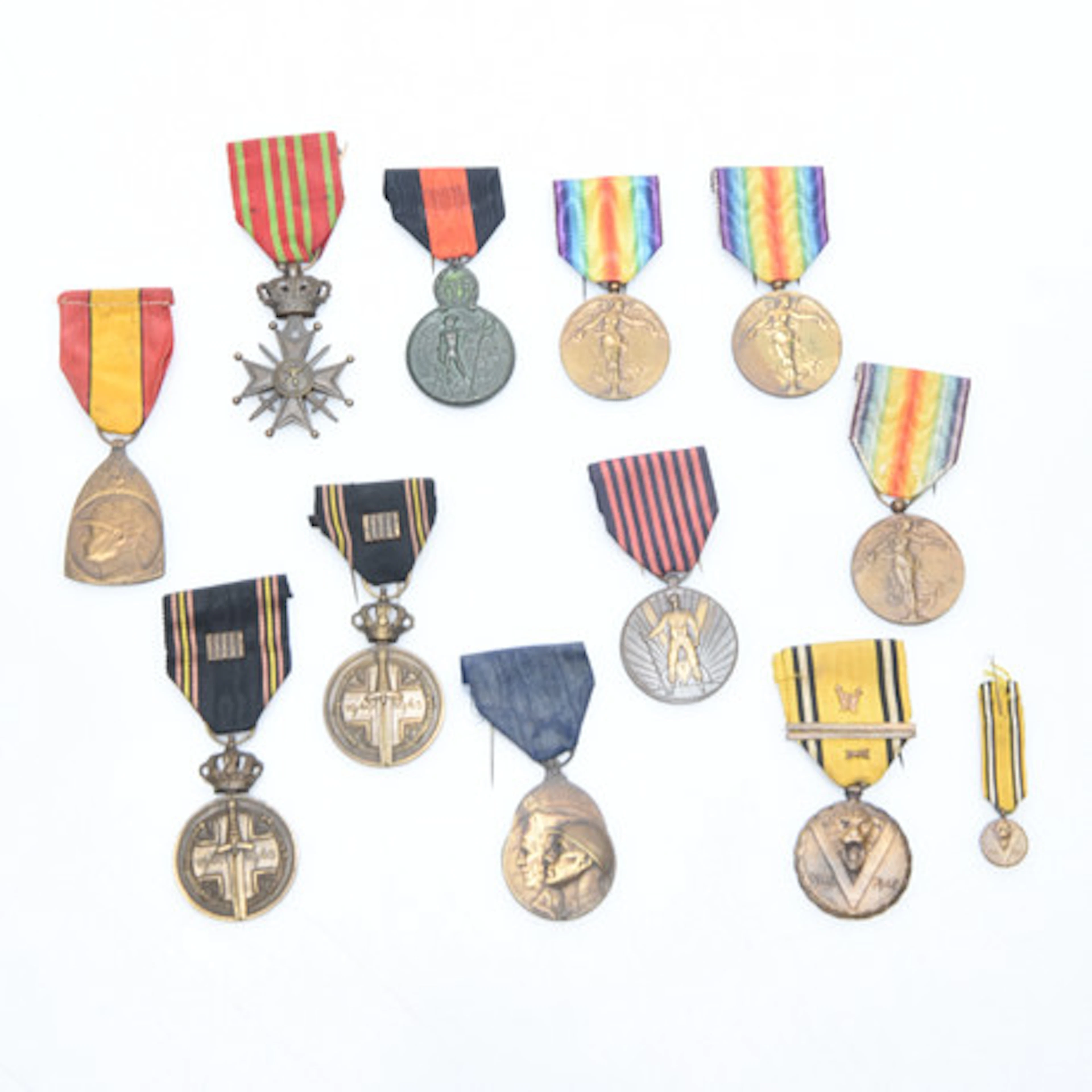 MEDALJER, Belgien, WWI + WWII, 12 delar.