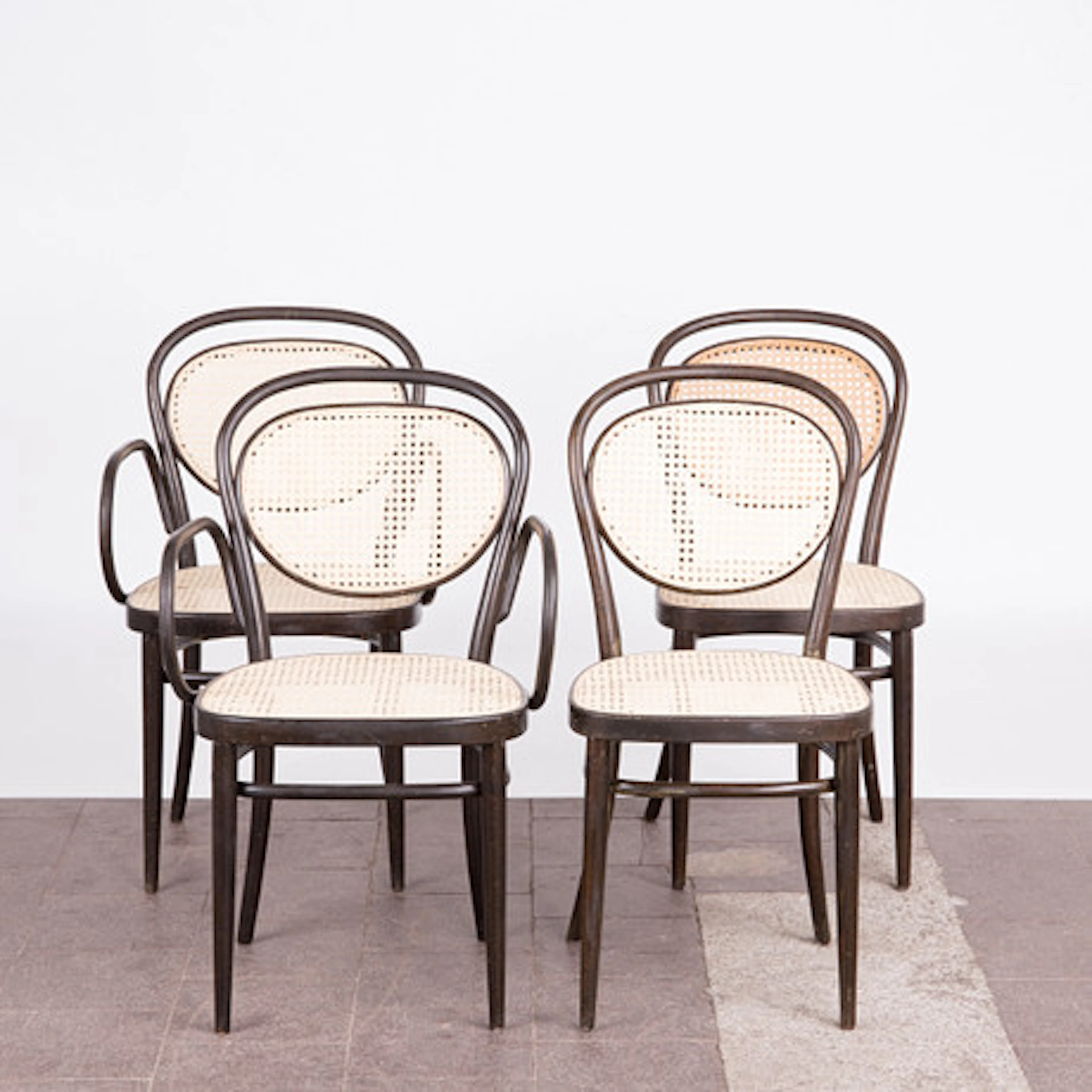 MICHAEL THONET. Thonet, fyra matstolar, mo…