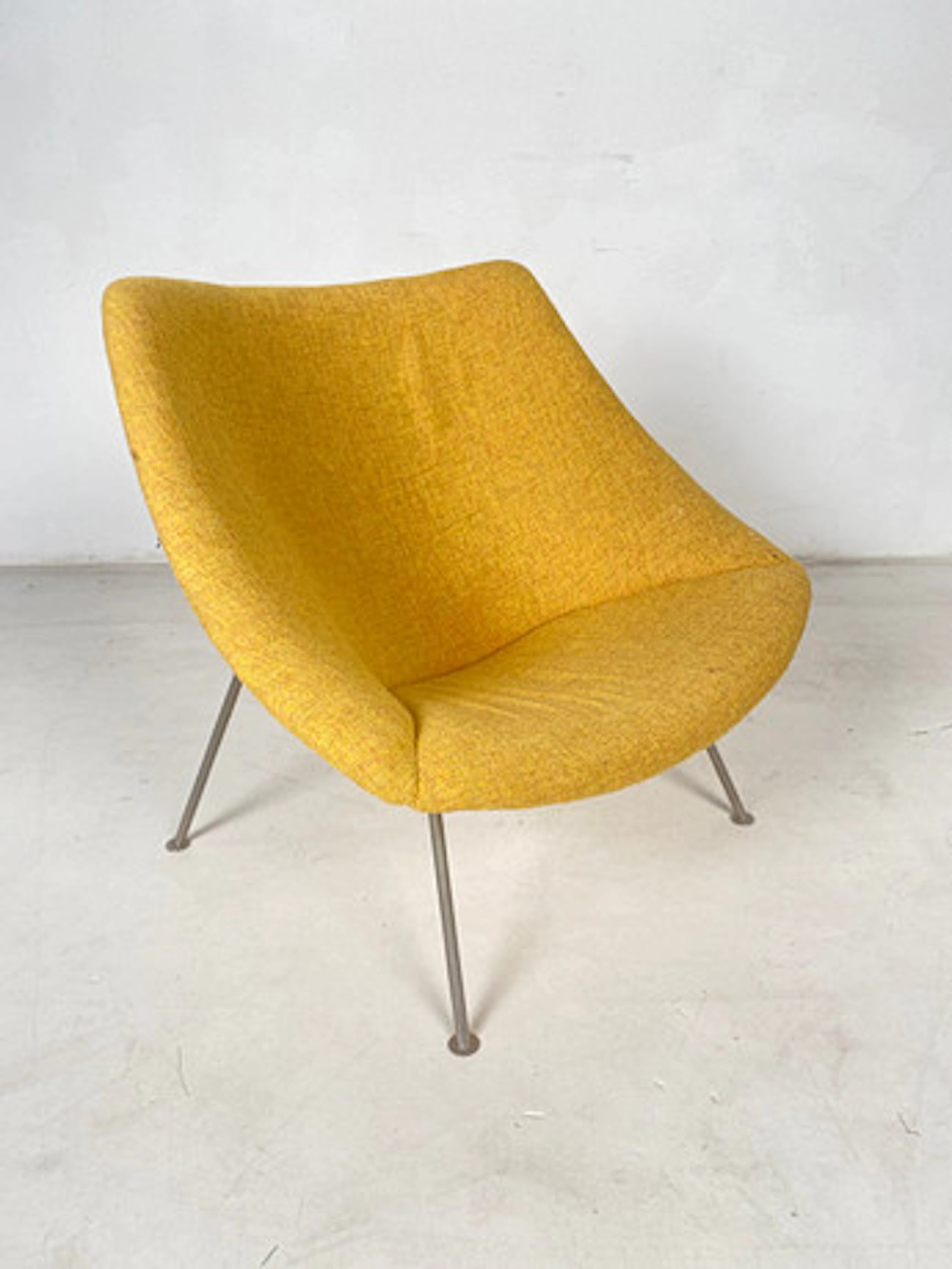 Artifort Oyster Stol av Pierre Paulin.