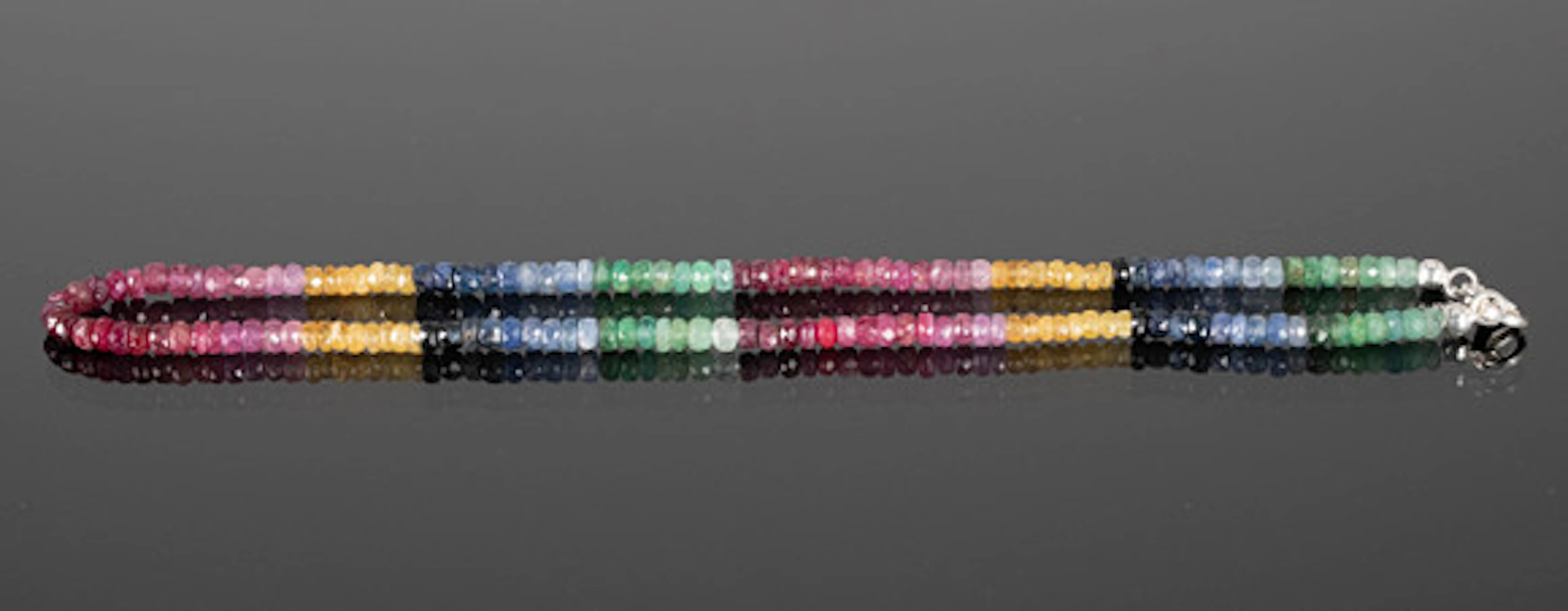 Multi safir och smaragd halsband.
