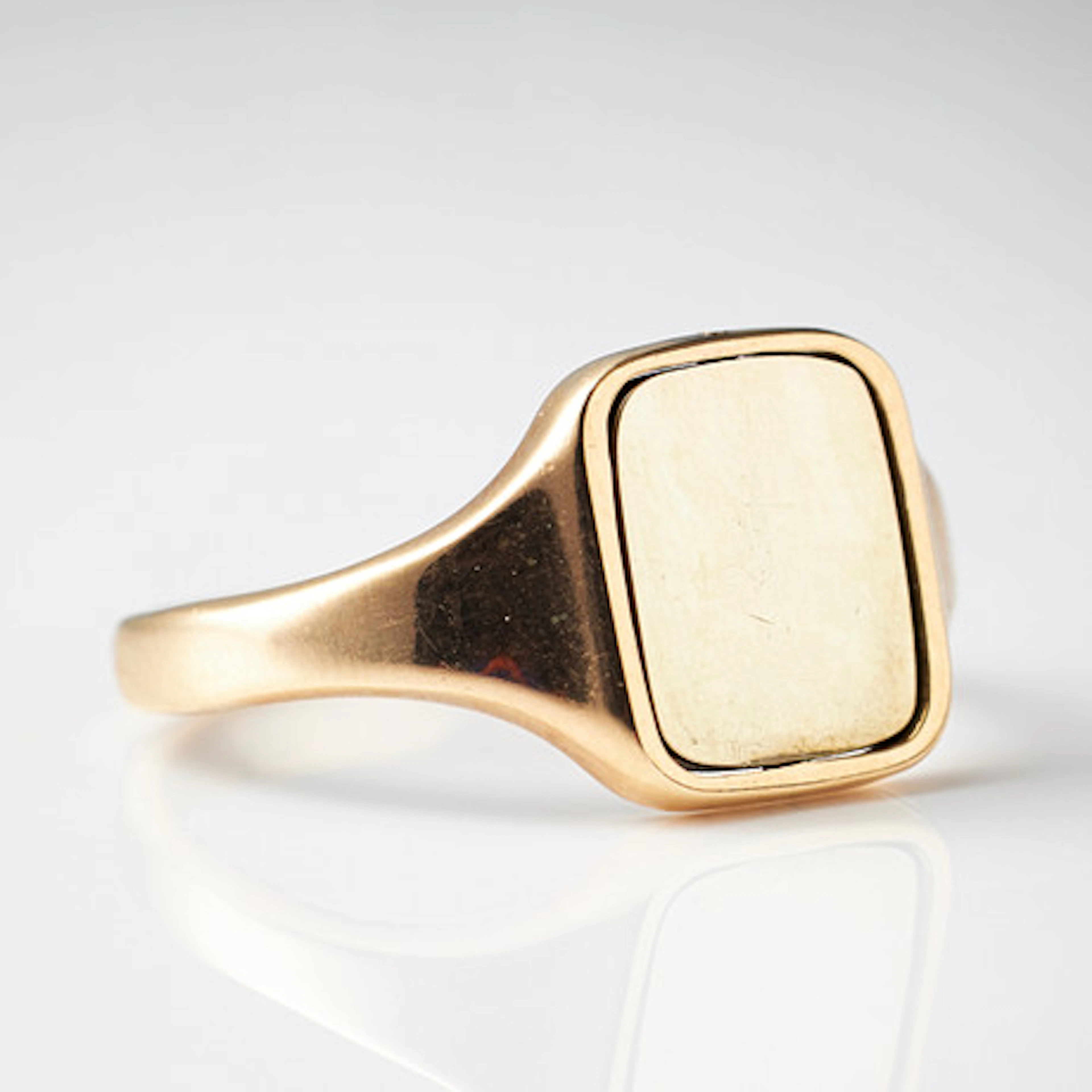 FRIMURARRING, 9 k guld, blå emalj med deko…